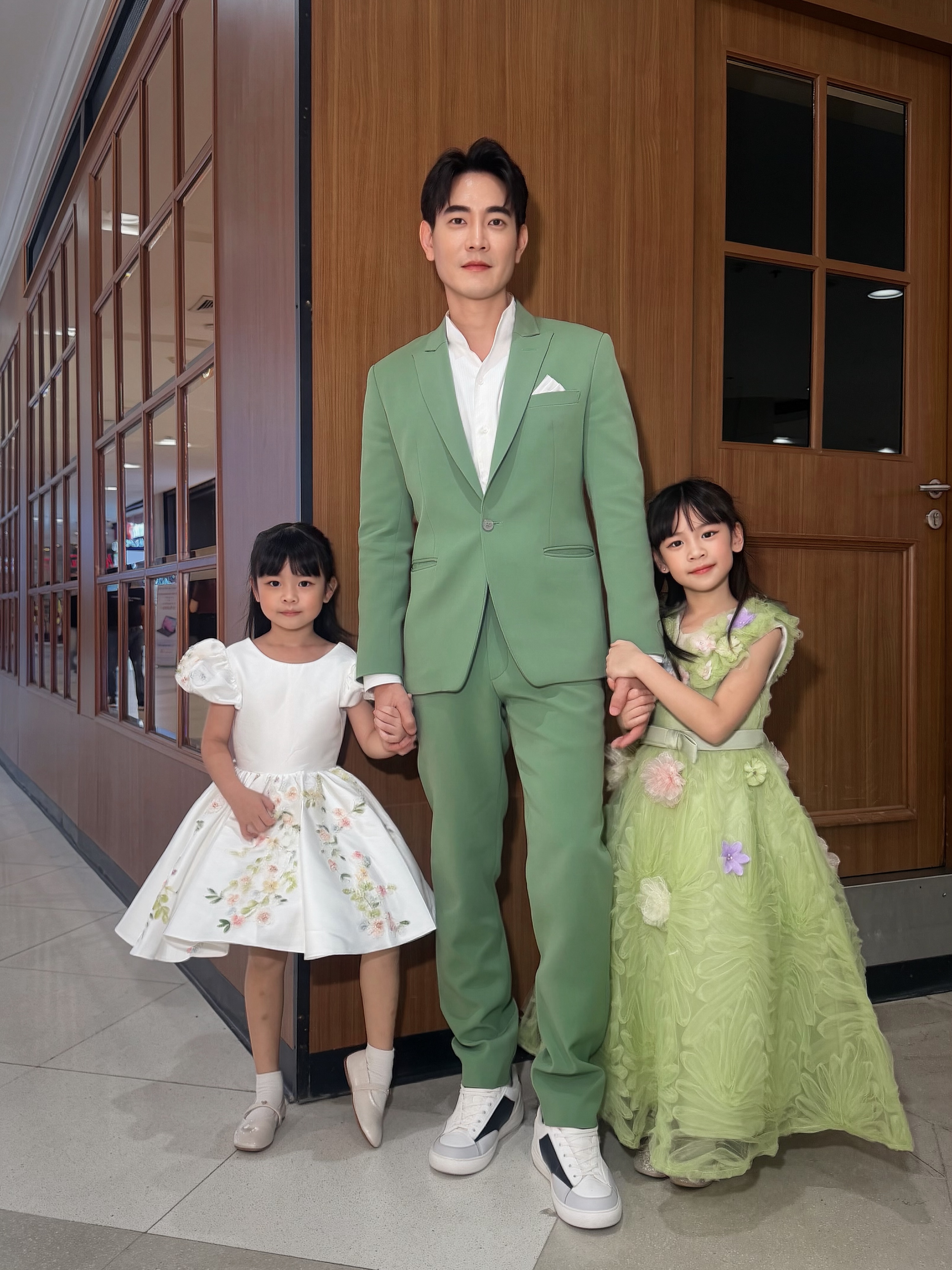 ฟลุค - จิระ ด่านบวรเกียรติ