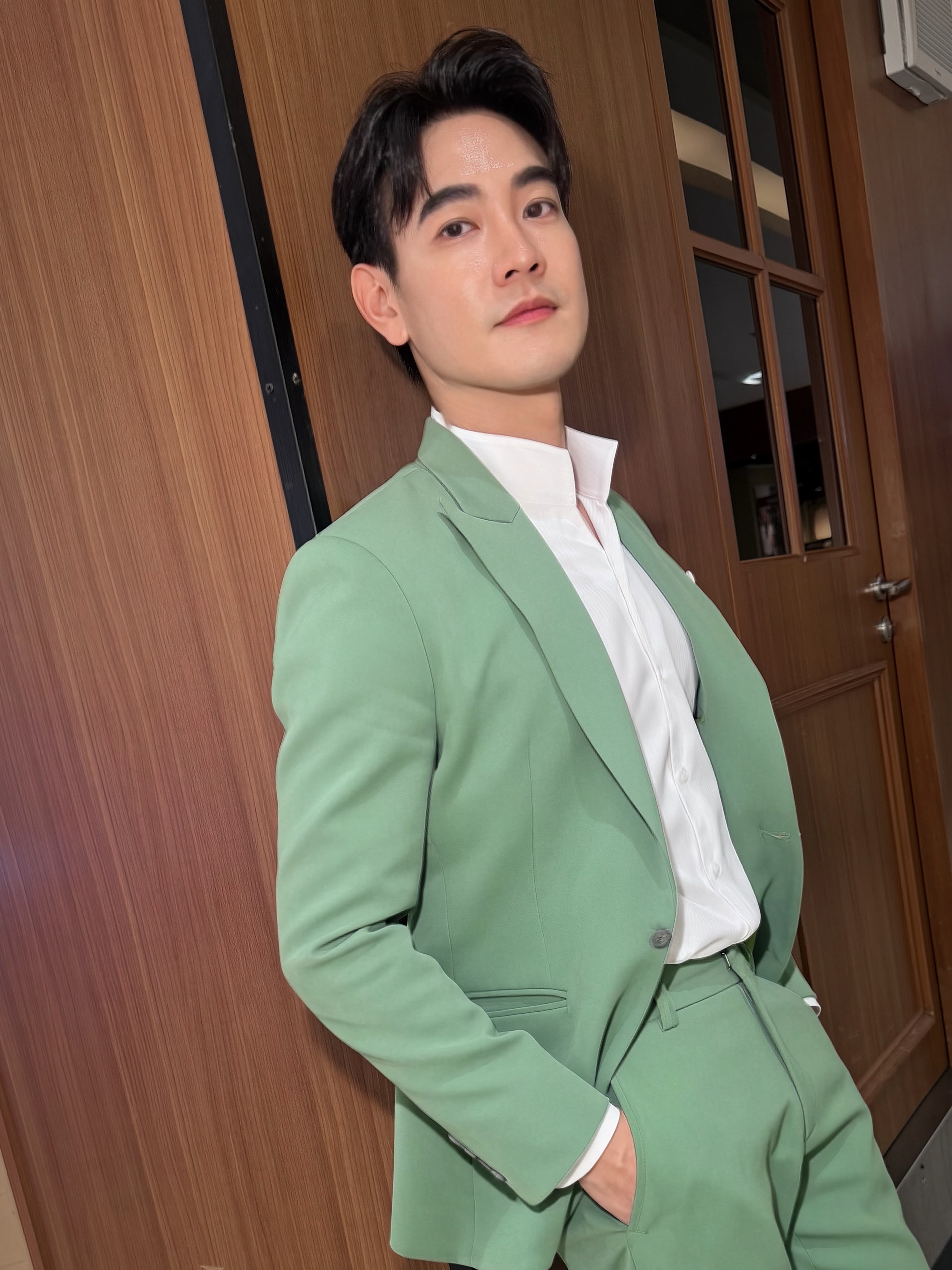 ฟลุค - จิระ ด่านบวรเกียรติ