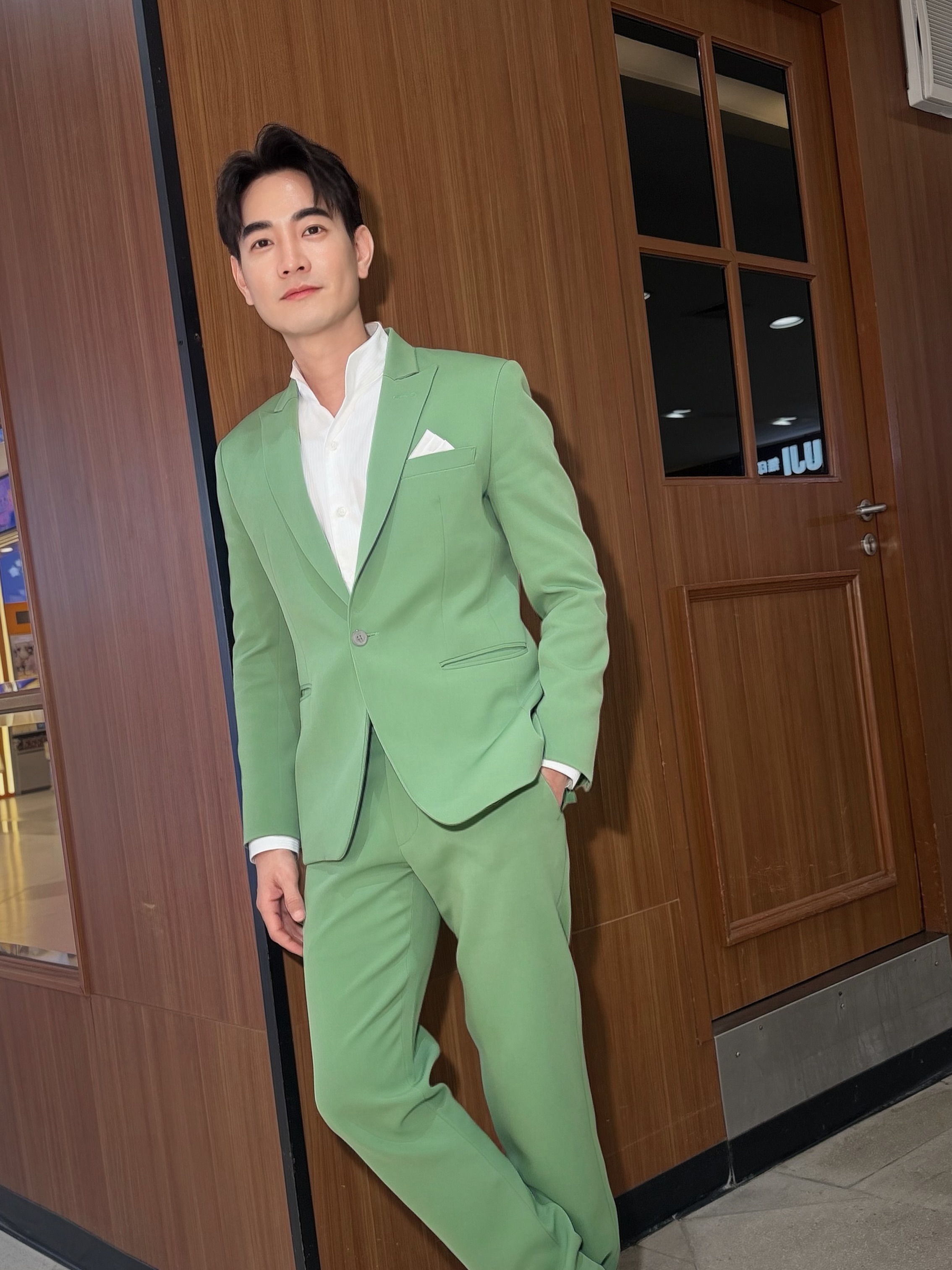 ฟลุค - จิระ ด่านบวรเกียรติ