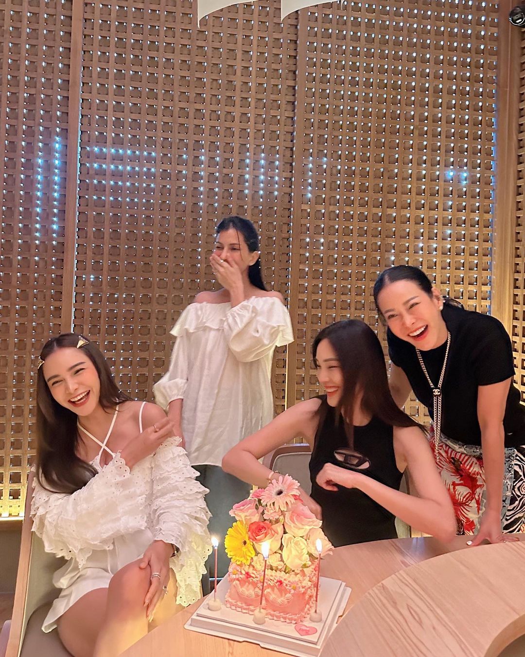 เมย์ - พิชญ์นาฏ สาขากร