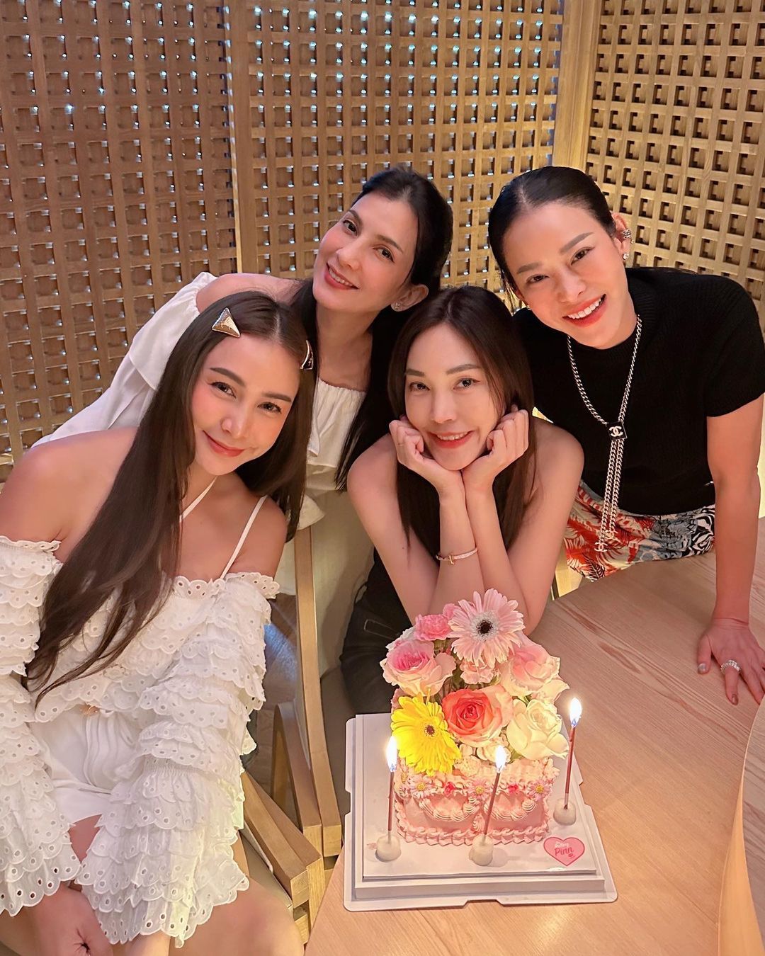 เมย์ - พิชญ์นาฏ สาขากร
