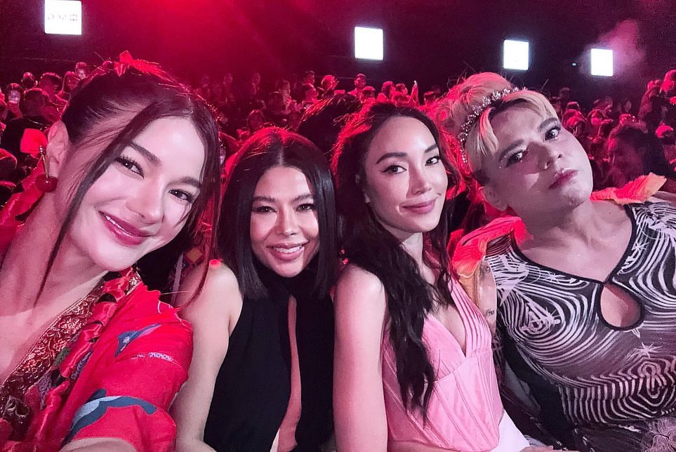 เมย์ - พิชญ์นาฏ สาขากร