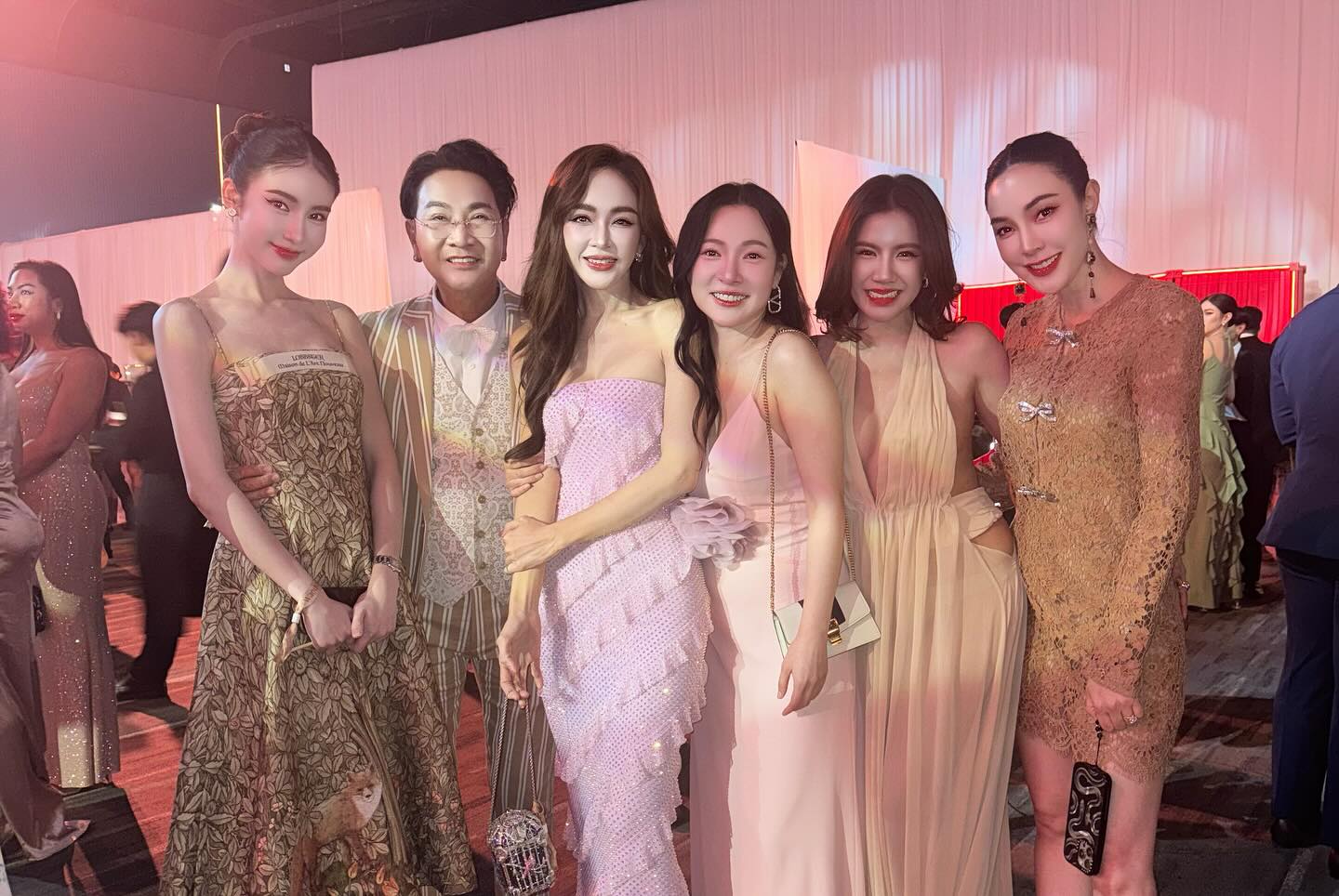 เมย์ - พิชญ์นาฏ สาขากร