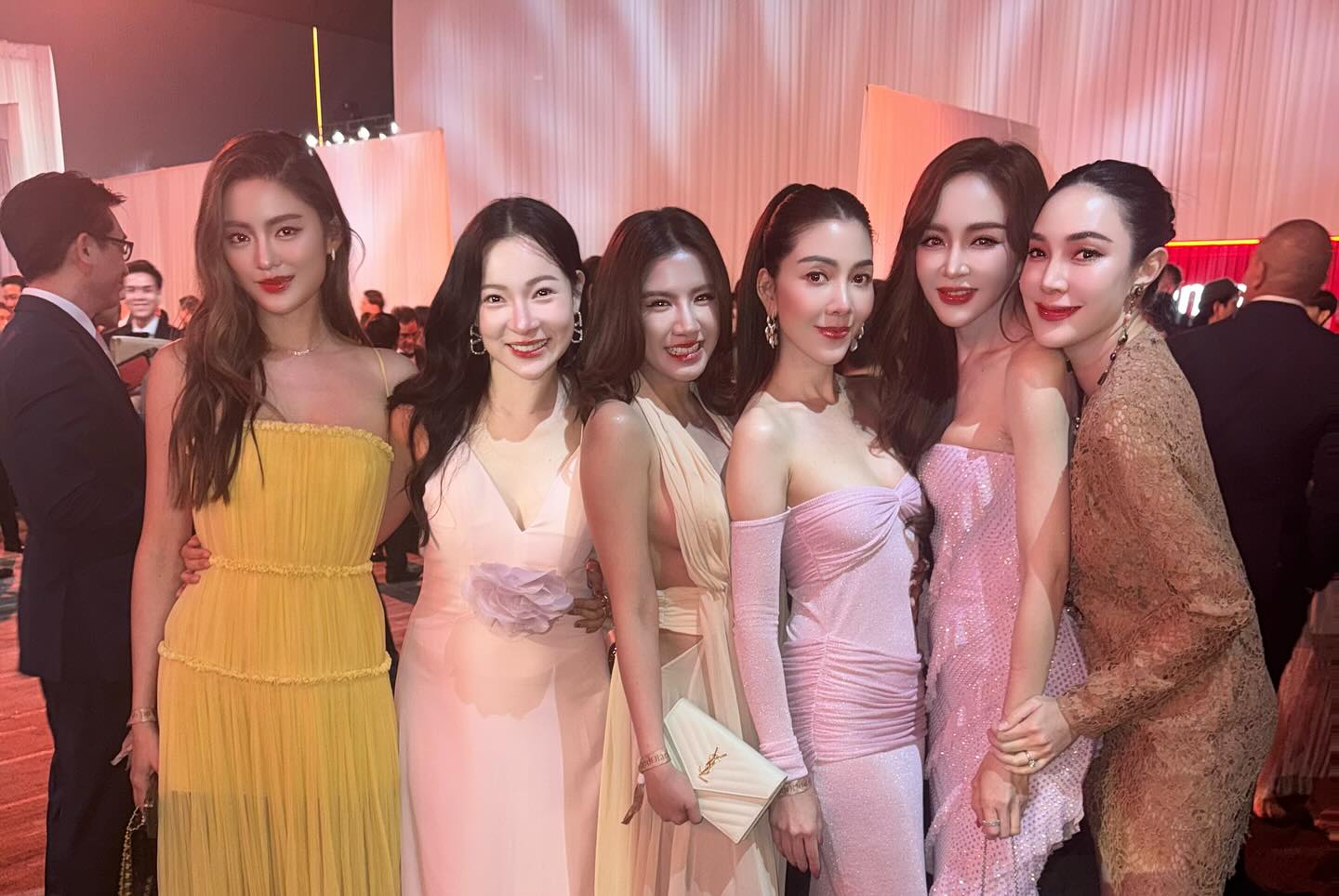 เมย์ - พิชญ์นาฏ สาขากร