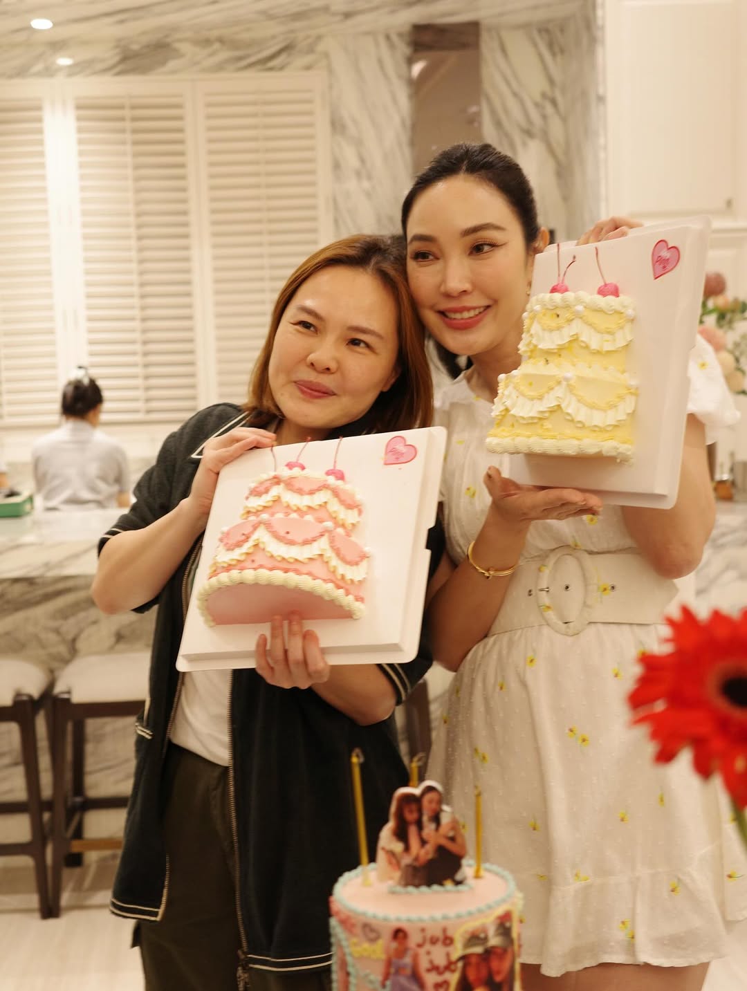 เมย์ - พิชญ์นาฏ สาขากร