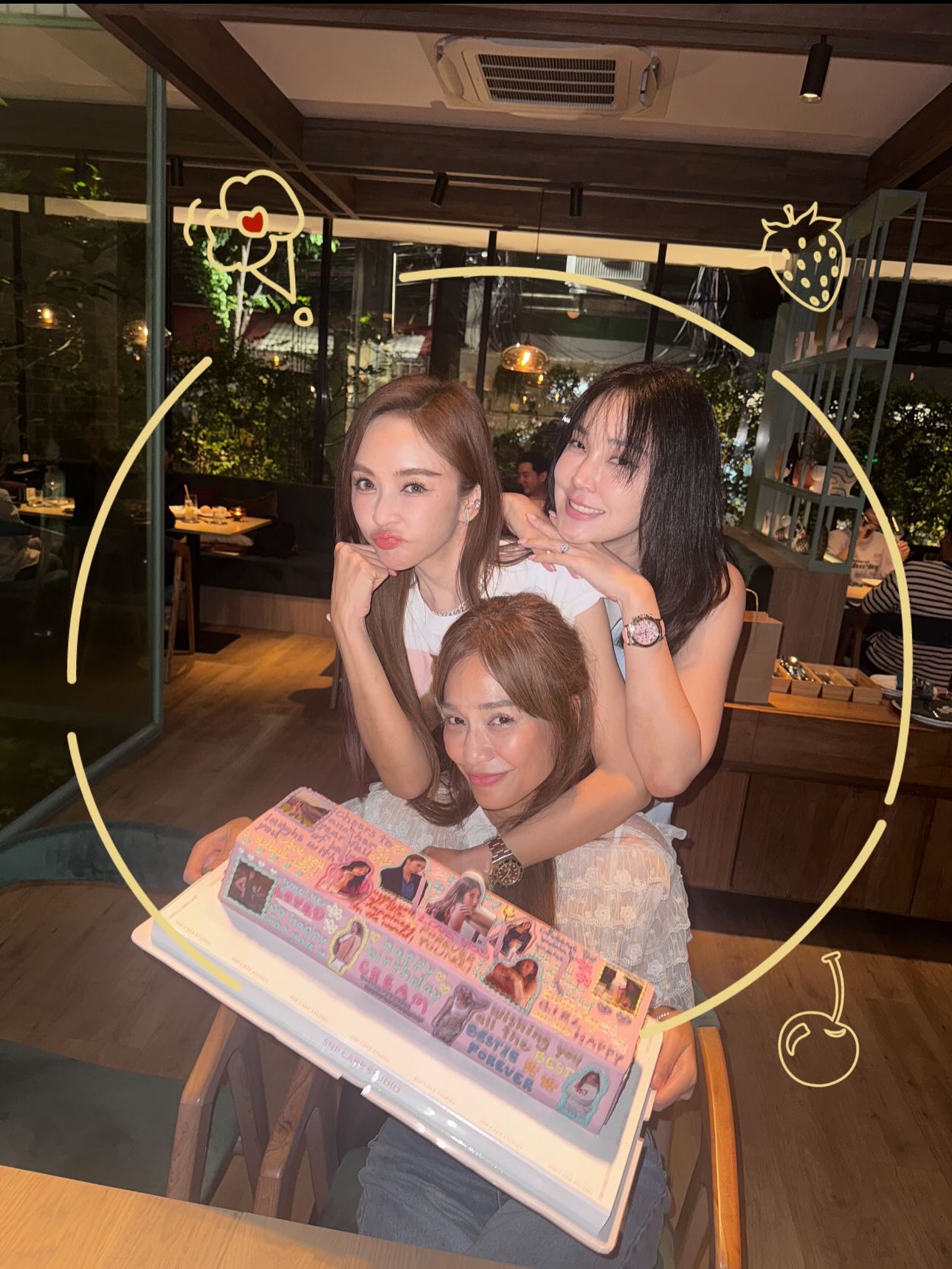 เมย์ - พิชญ์นาฏ สาขากร