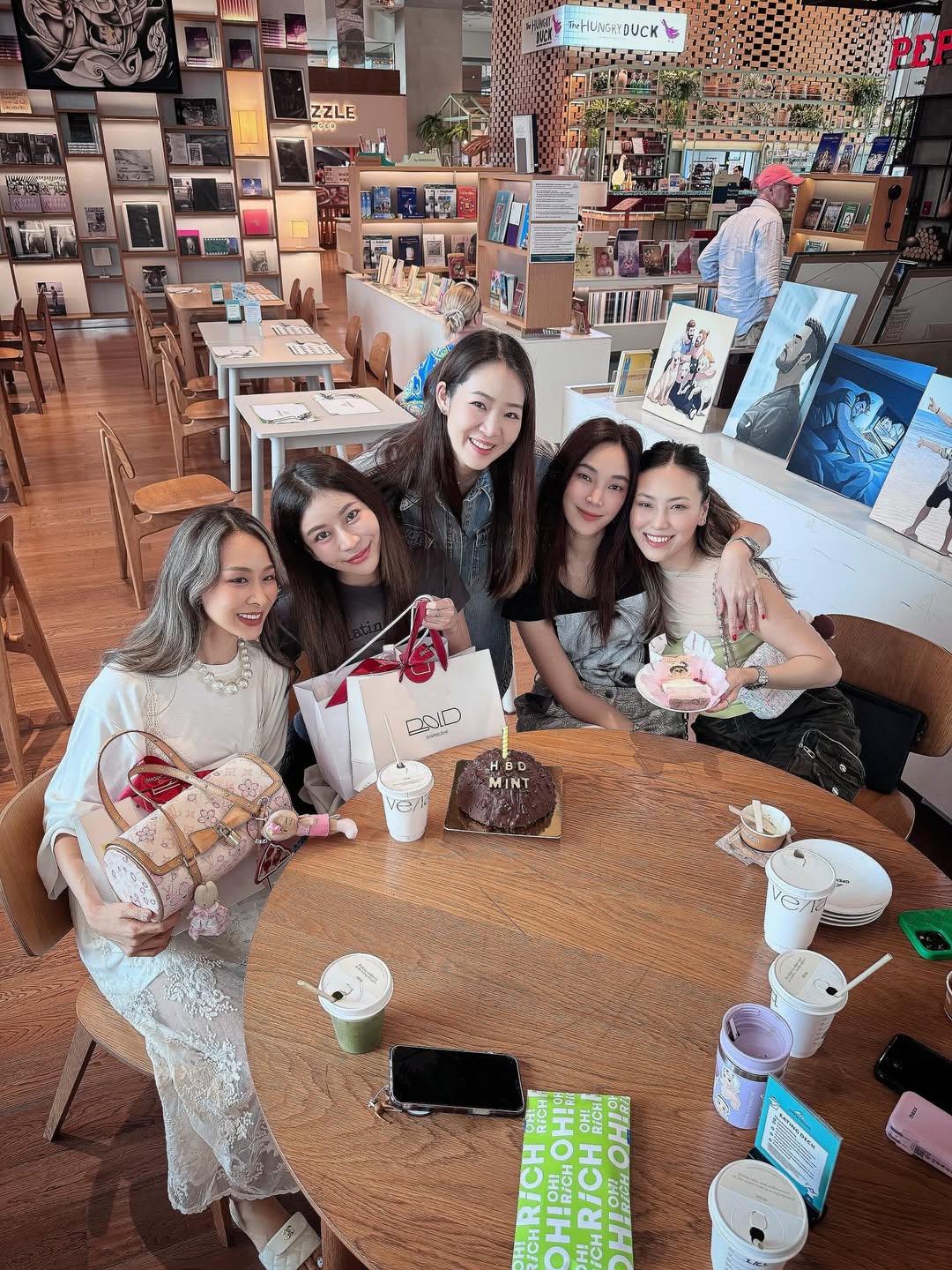 เมย์ - พิชญ์นาฏ สาขากร