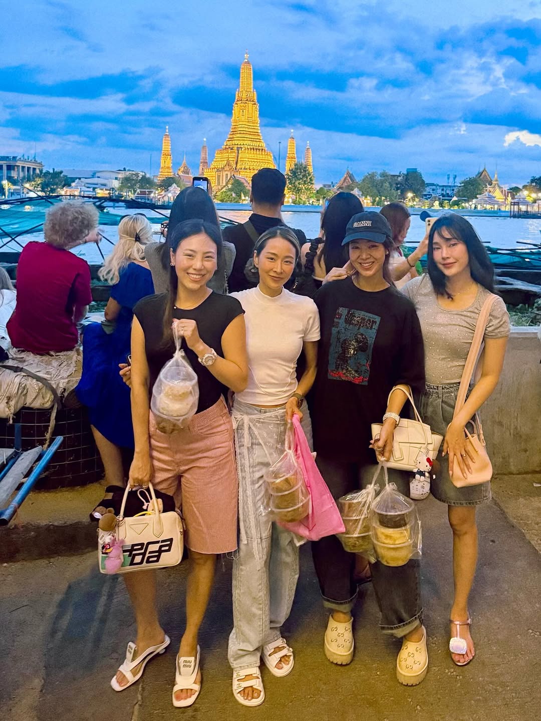 เมย์ - พิชญ์นาฏ สาขากร