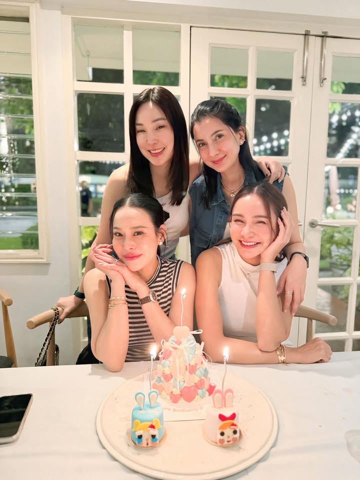 เมย์ - พิชญ์นาฏ สาขากร