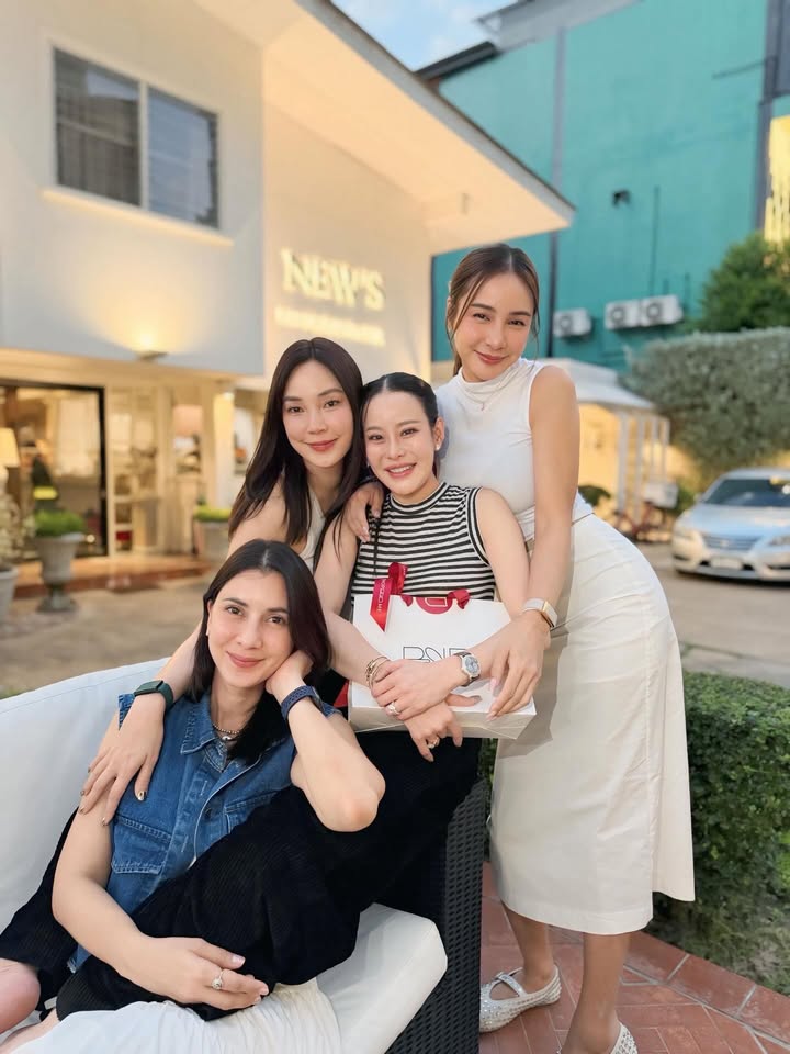 เมย์ - พิชญ์นาฏ สาขากร