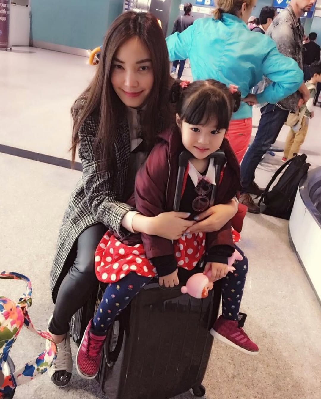 เมย์ - พิชญ์นาฏ สาขากร