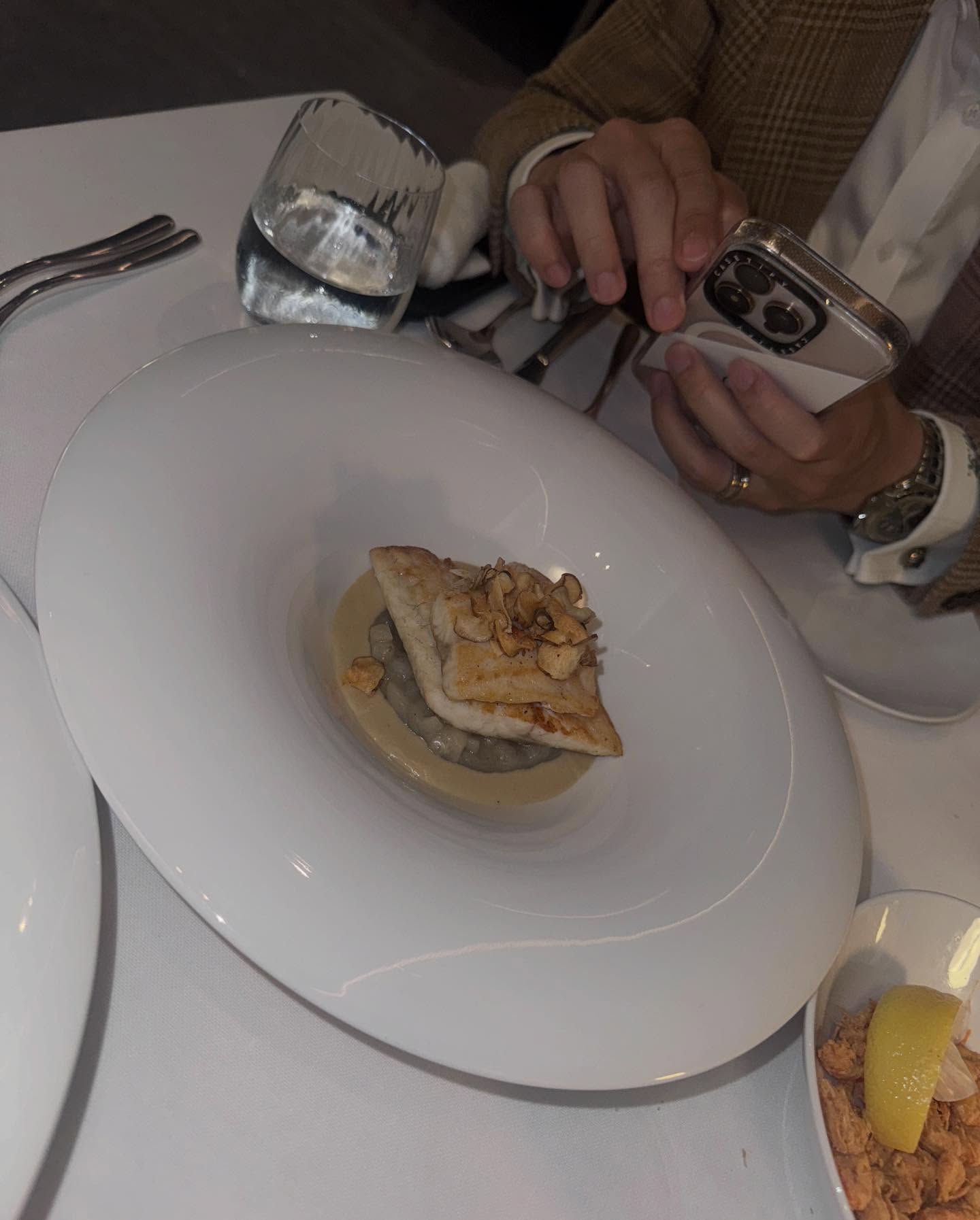 เมย์ - พิชญ์นาฏ สาขากร