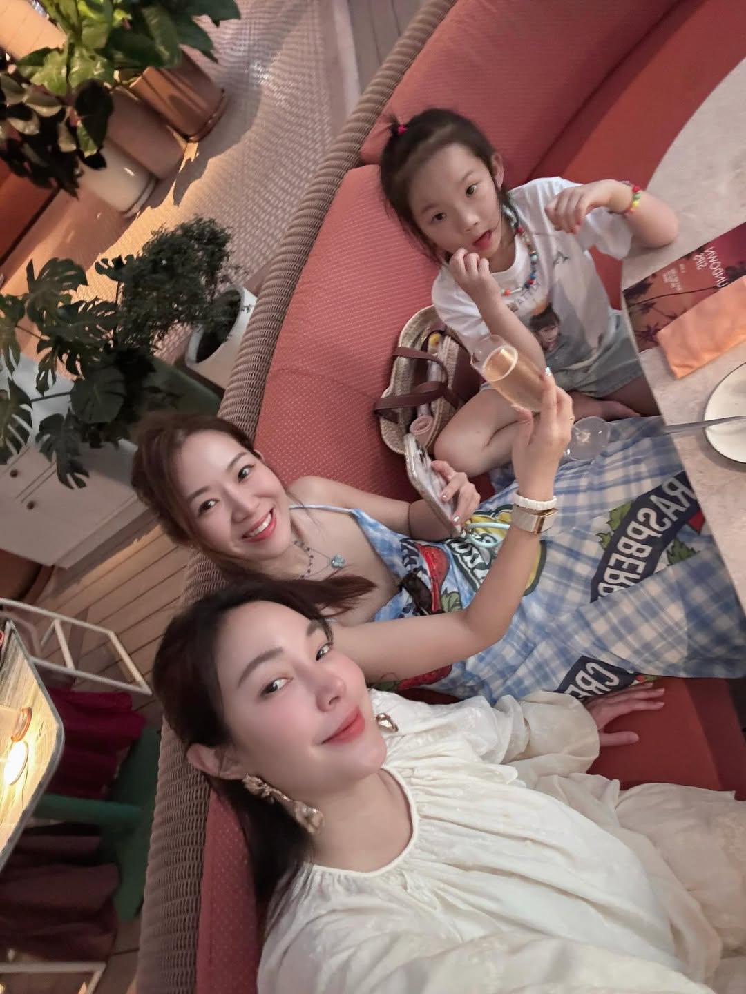 เมย์ - พิชญ์นาฏ สาขากร