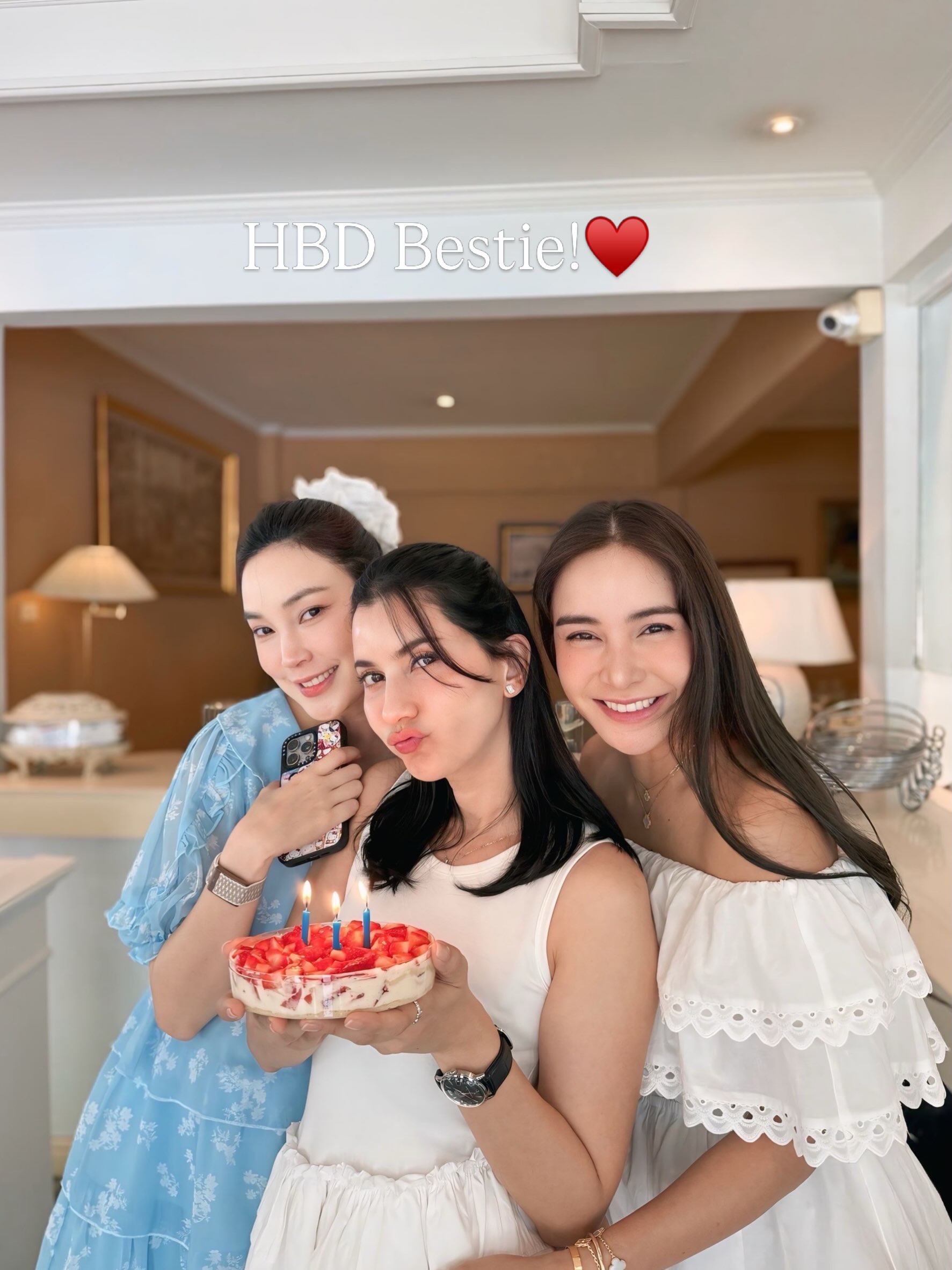 เมย์ - พิชญ์นาฏ สาขากร