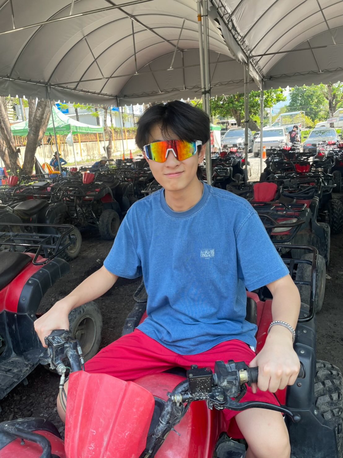 เวฟ - ธนภัทร ตันสกุล