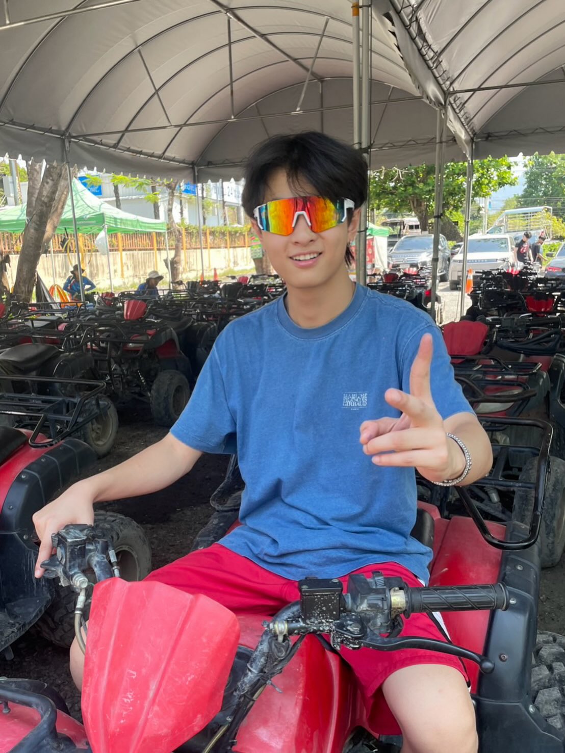 เวฟ - ธนภัทร ตันสกุล