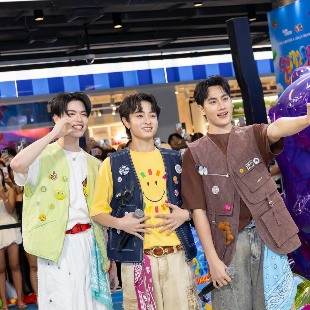 เวฟ - ธนภัทร ตันสกุล