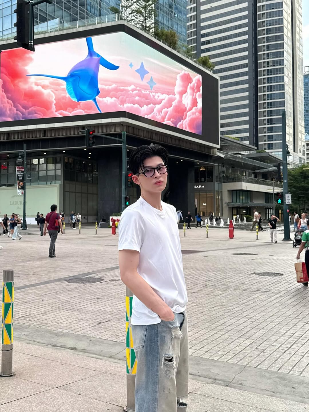ปอนด์ - ณราวิชญ์ เลิศรัตน์โกสุมภ์