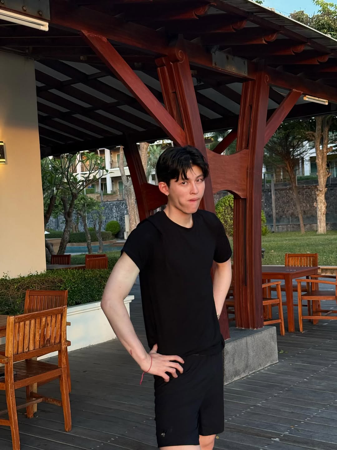 ปอนด์ - ณราวิชญ์ เลิศรัตน์โกสุมภ์