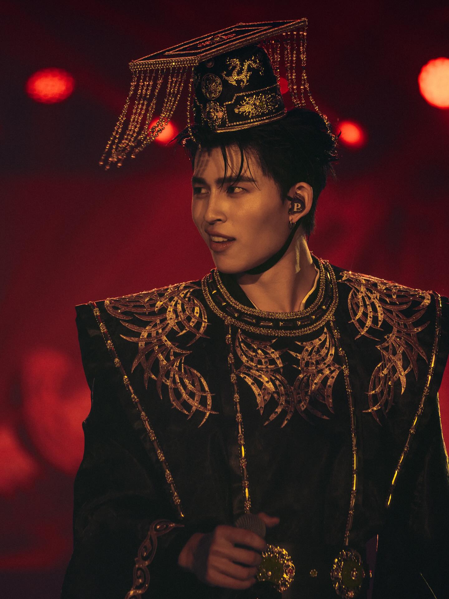 ปอนด์ - ณราวิชญ์ เลิศรัตน์โกสุมภ์