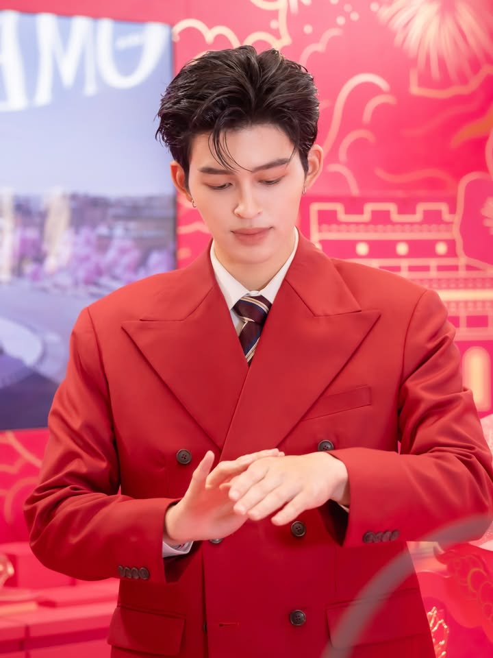 ปอนด์ - ณราวิชญ์ เลิศรัตน์โกสุมภ์