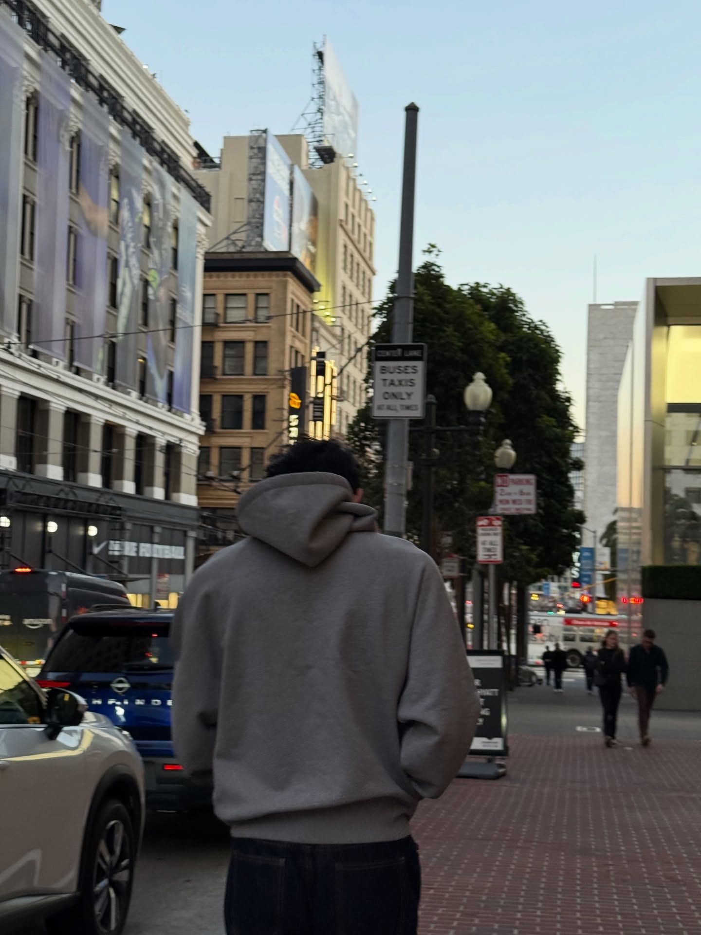 ปอนด์ - ณราวิชญ์ เลิศรัตน์โกสุมภ์