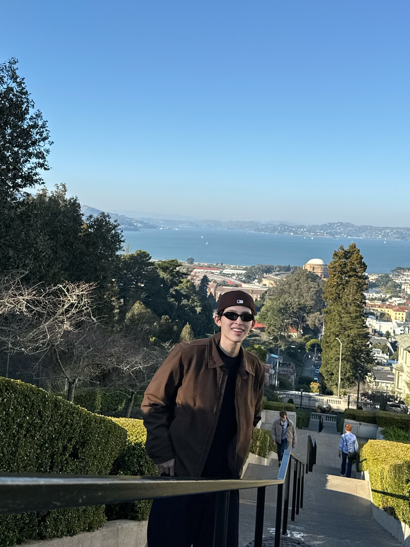 ปอนด์ - ณราวิชญ์ เลิศรัตน์โกสุมภ์