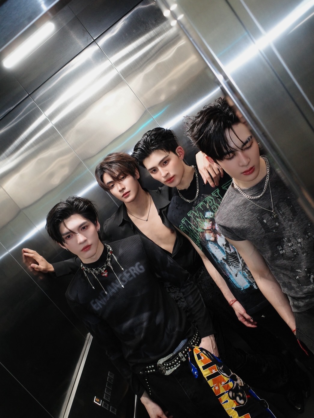 ปอนด์ - ณราวิชญ์ เลิศรัตน์โกสุมภ์