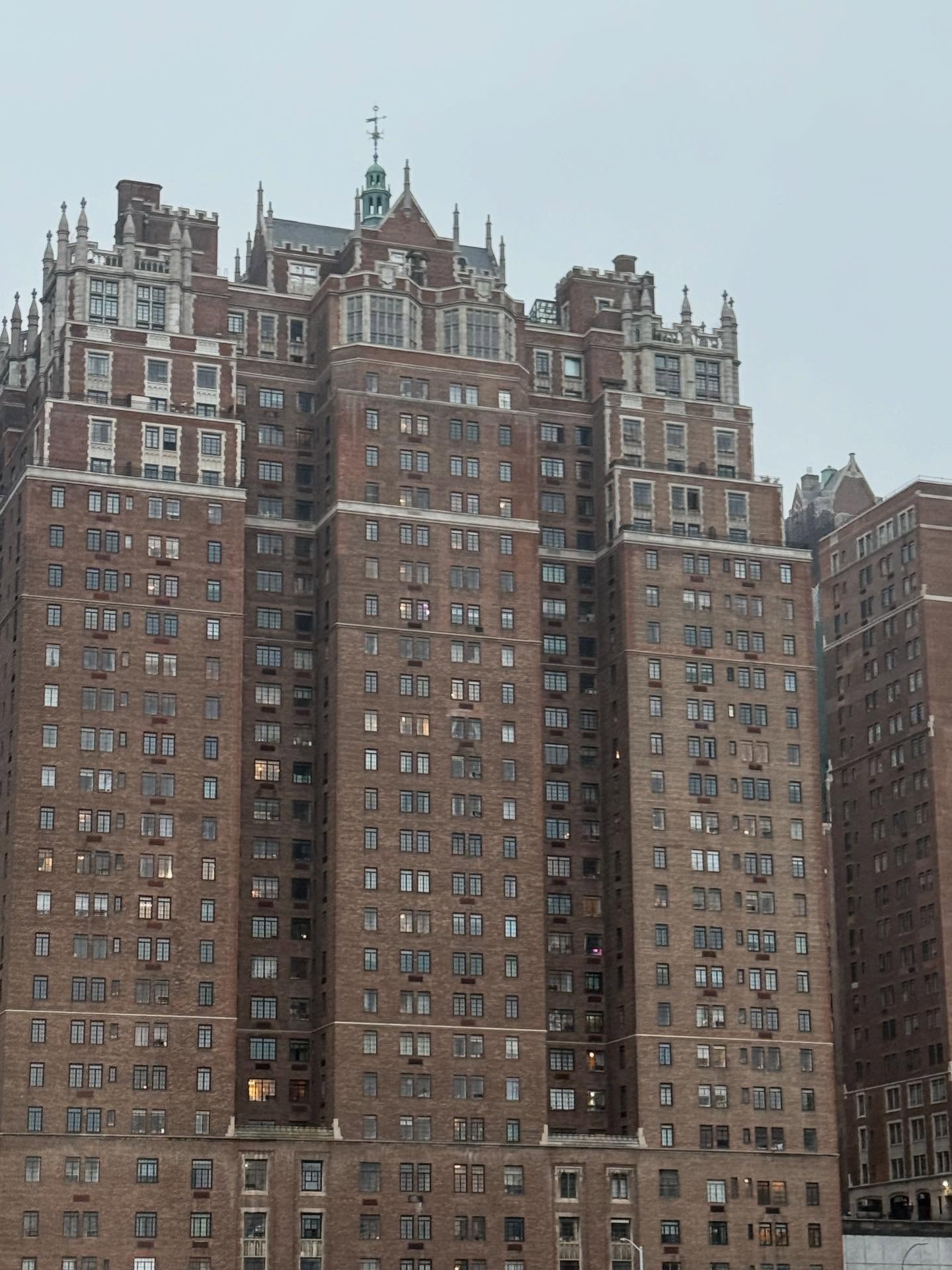 ปอนด์ - ณราวิชญ์ เลิศรัตน์โกสุมภ์