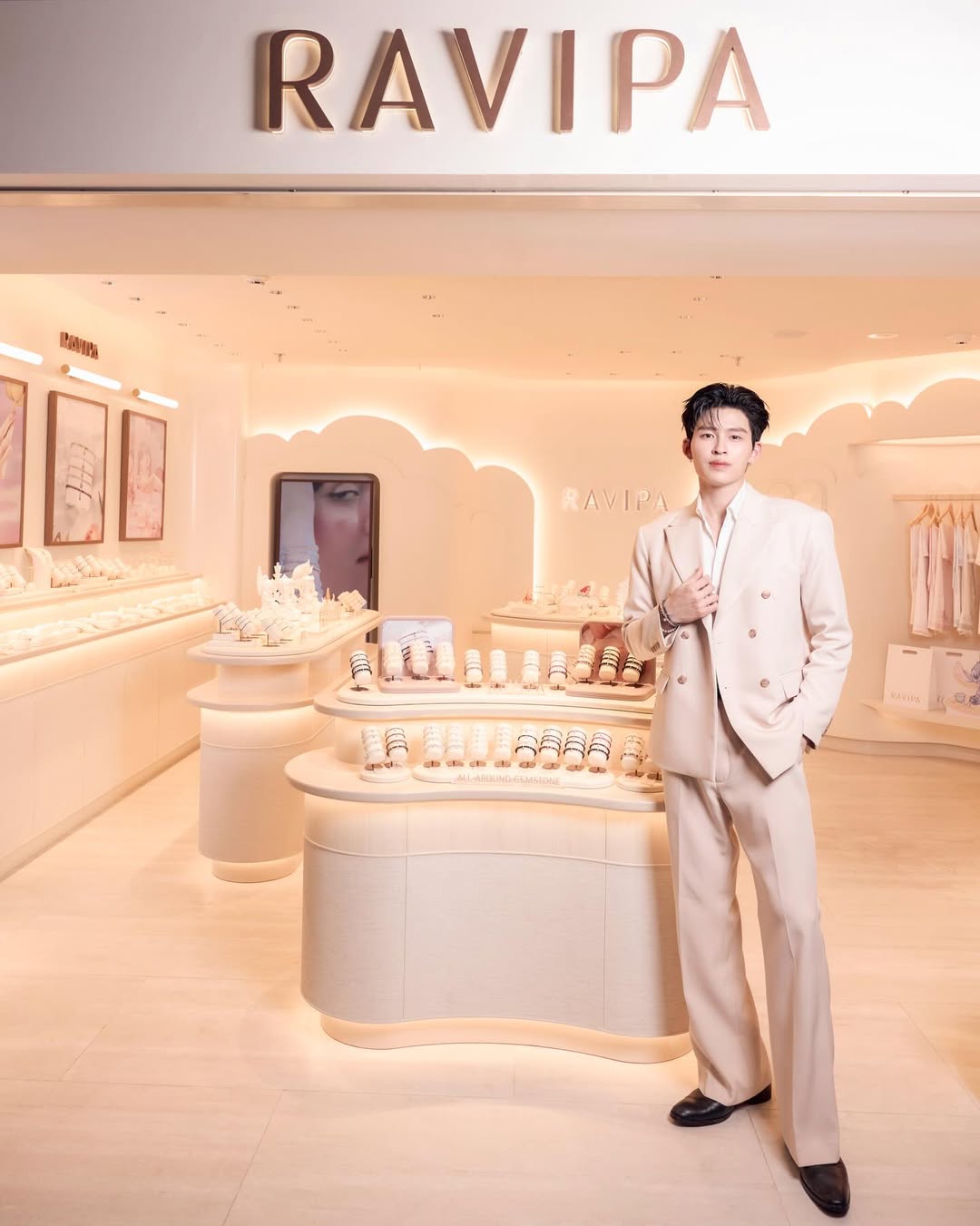 ปอนด์ - ณราวิชญ์ เลิศรัตน์โกสุมภ์