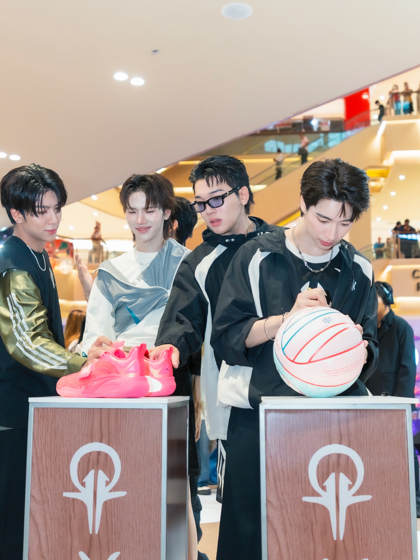 จั๋ง - วิกร บูรณภิญโญ