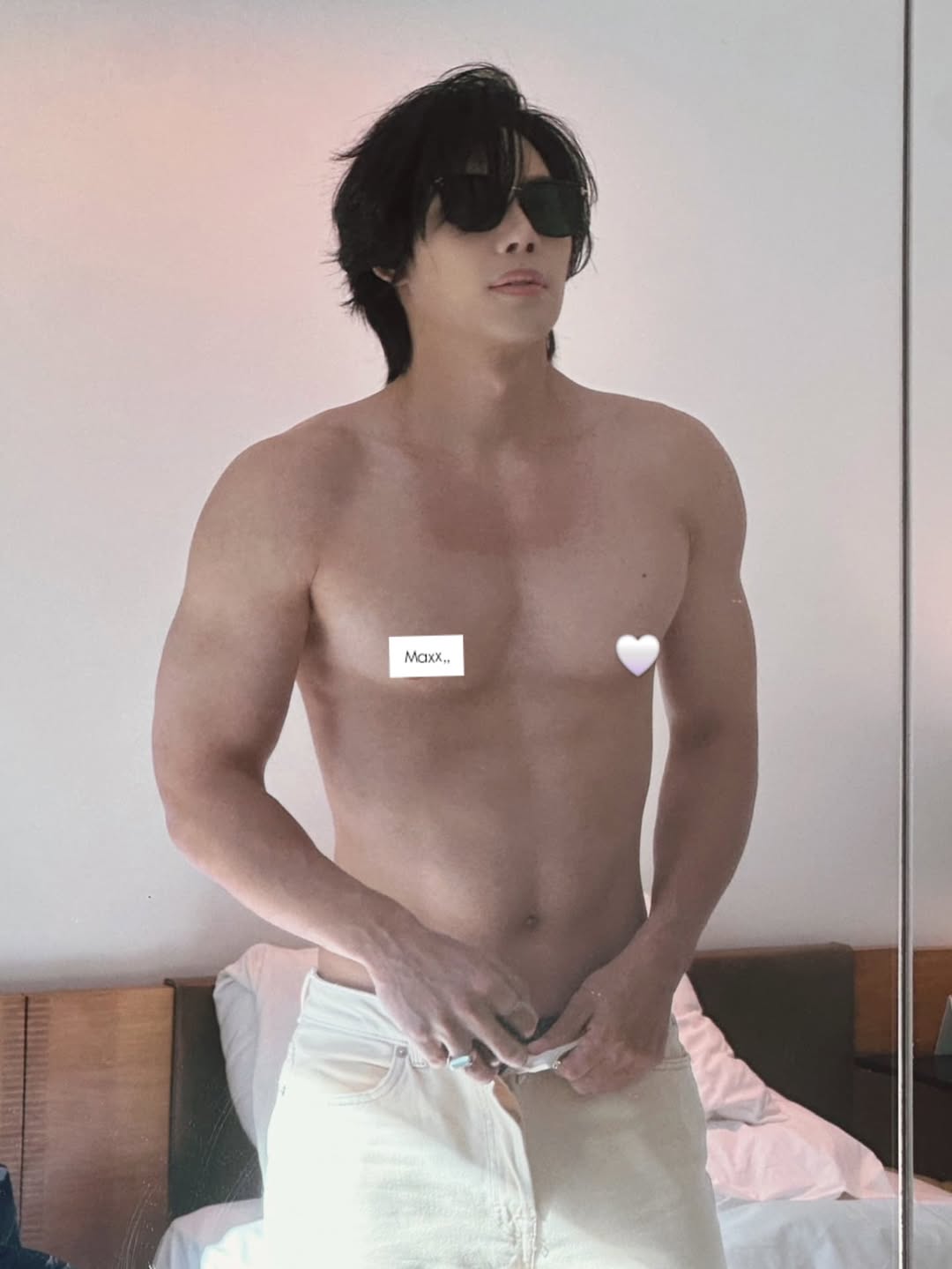 แม็กซ์ - ณัฐพล ดิลกนวฤทธิ์
