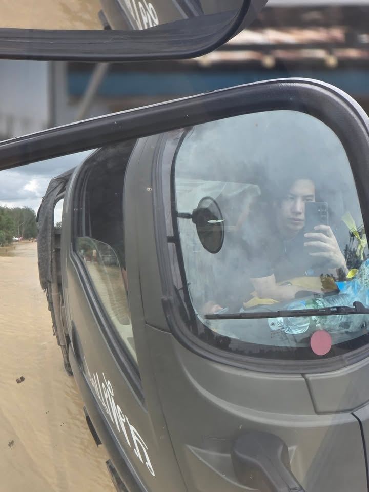 แม็กซ์ - ณัฐพล ดิลกนวฤทธิ์