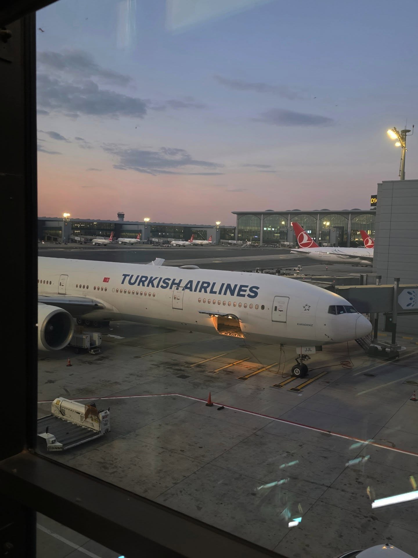 แม็กซ์ - ณัฐพล ดิลกนวฤทธิ์