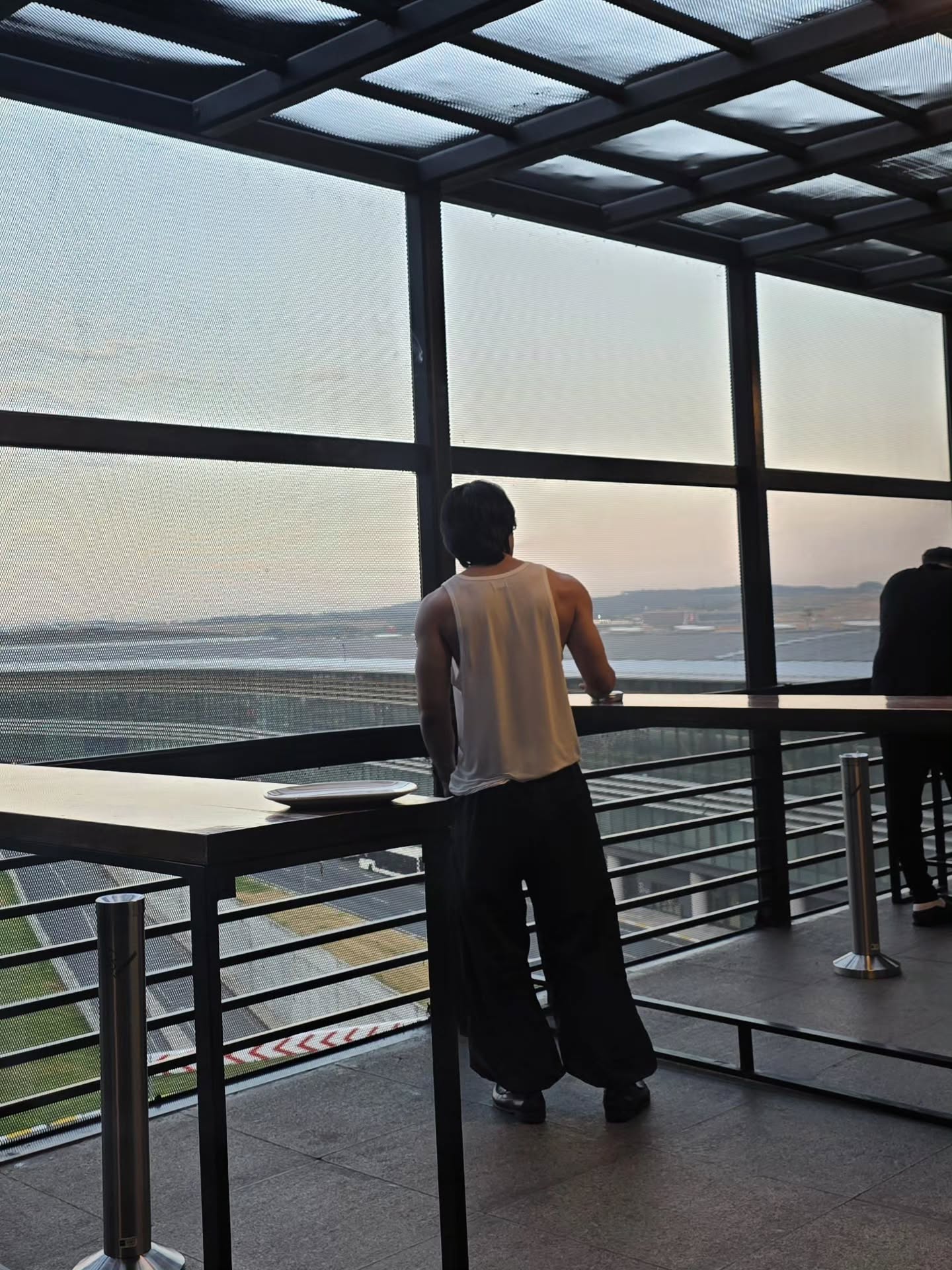 แม็กซ์ - ณัฐพล ดิลกนวฤทธิ์