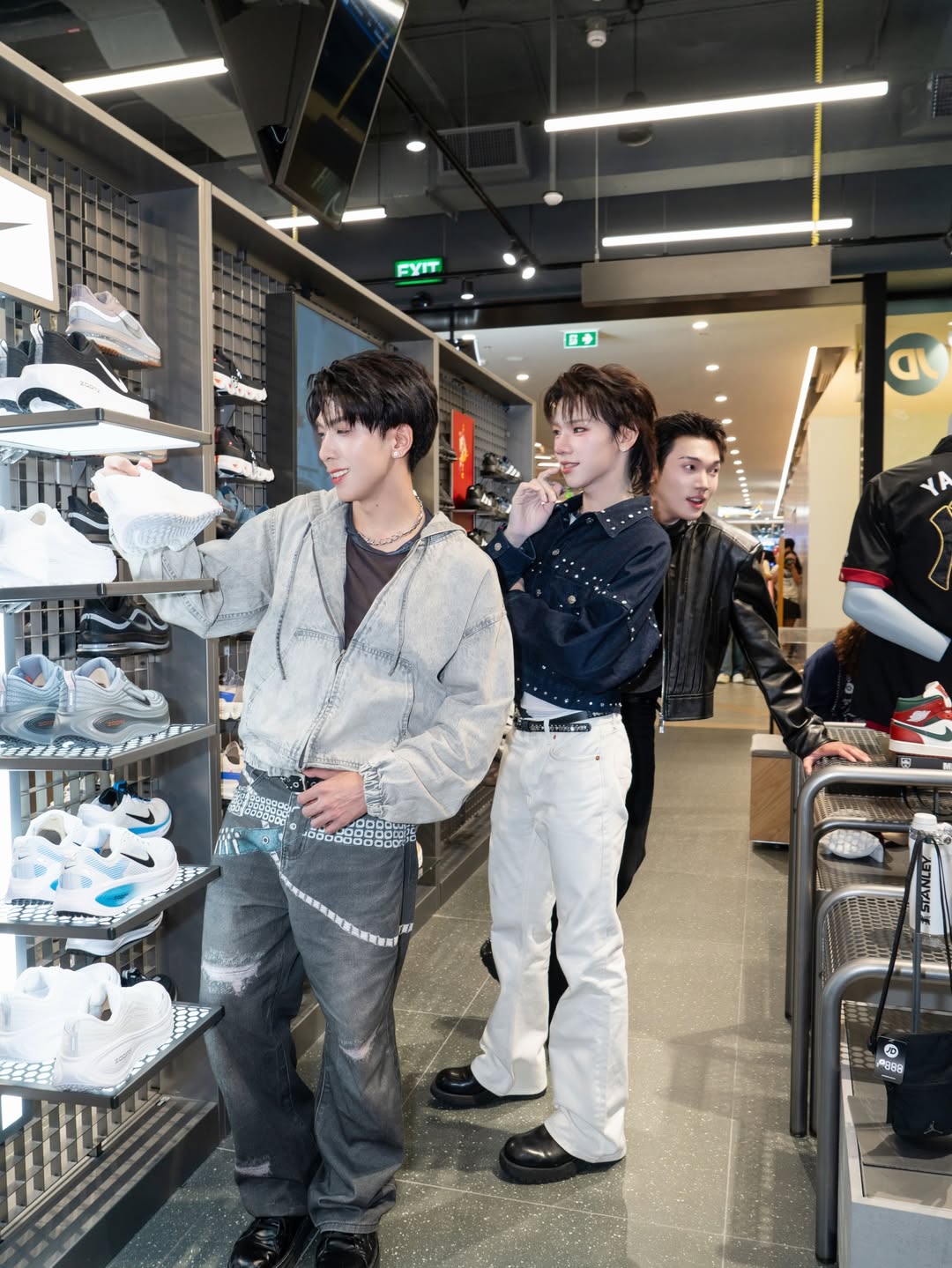 ปาล์ม - พีรวิชญ์ พินธะ