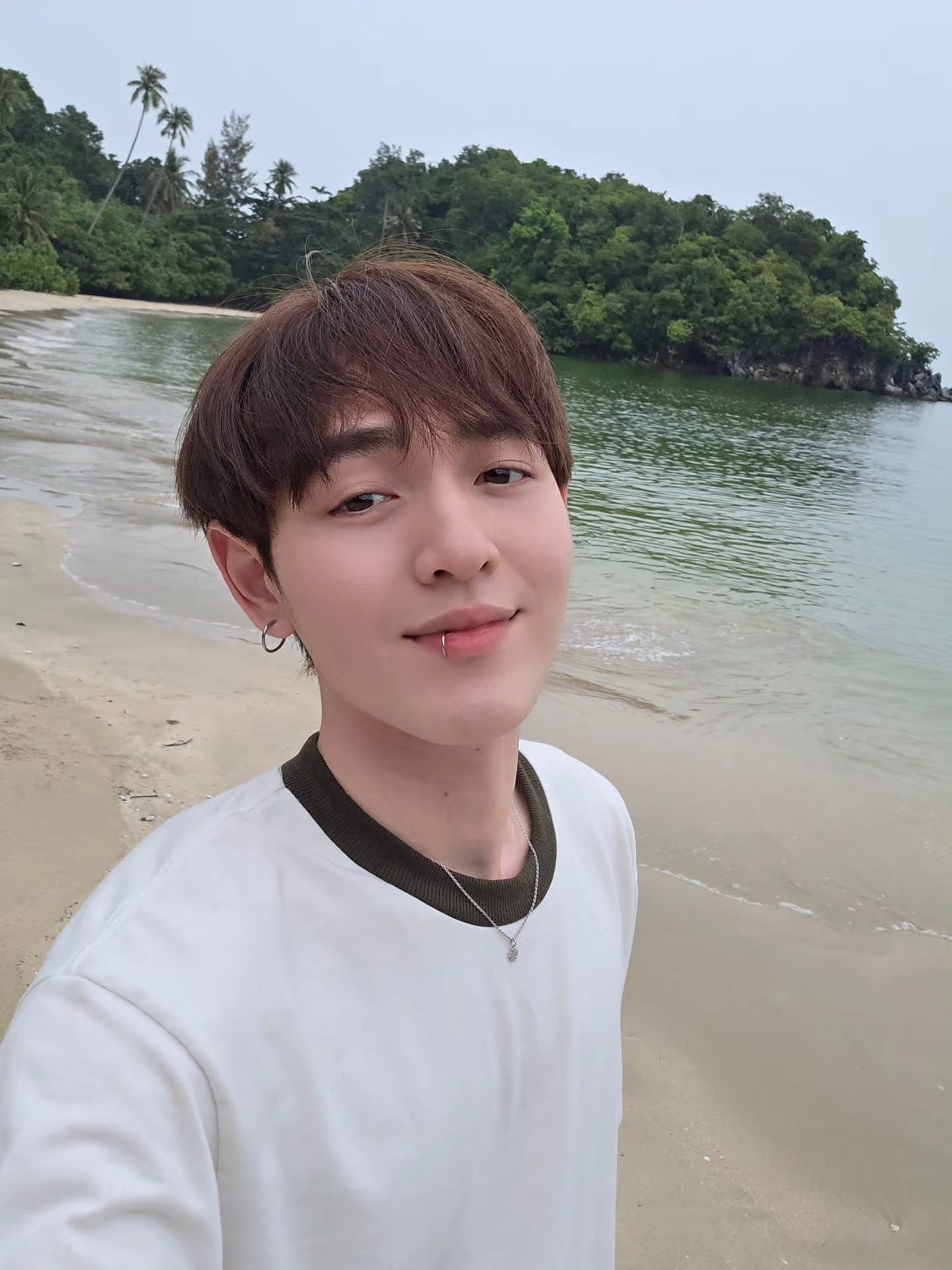 กาด พลอยสุภา