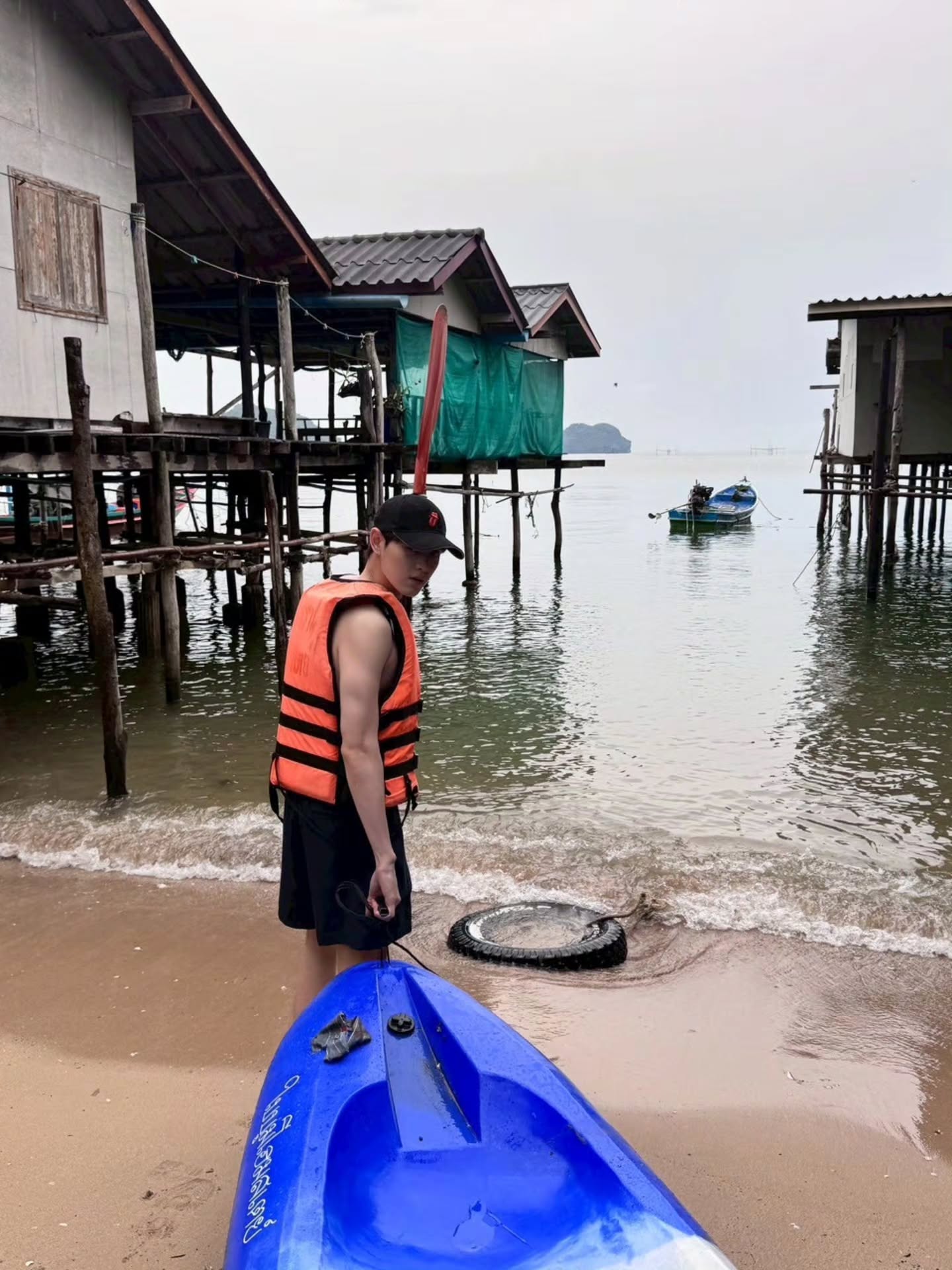 กาด พลอยสุภา