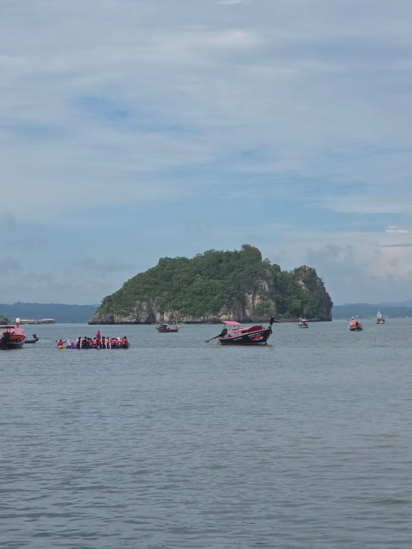 กาด พลอยสุภา