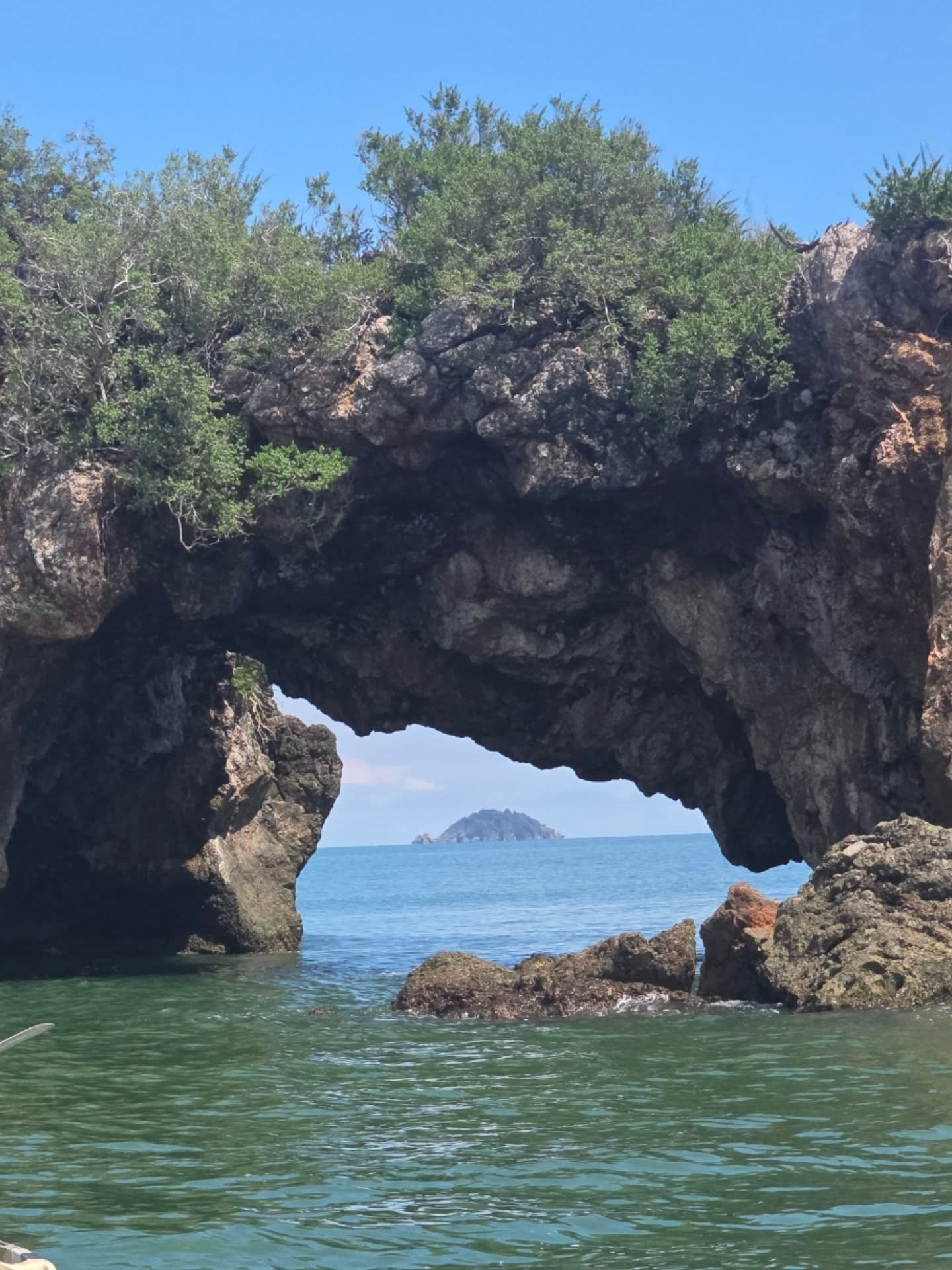 กาด พลอยสุภา