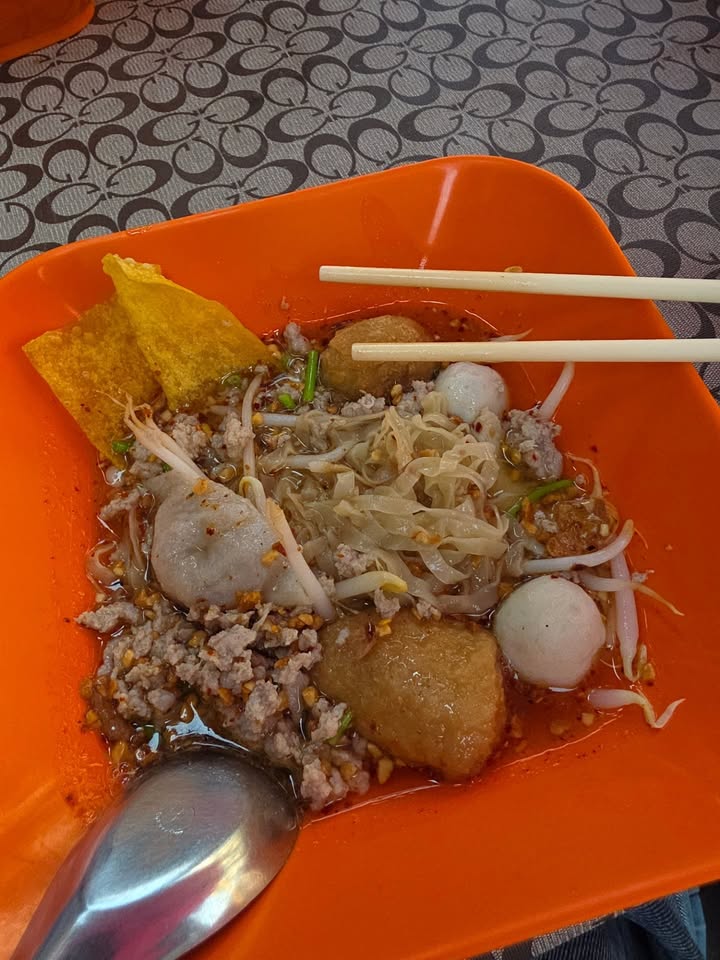 กาด พลอยสุภา