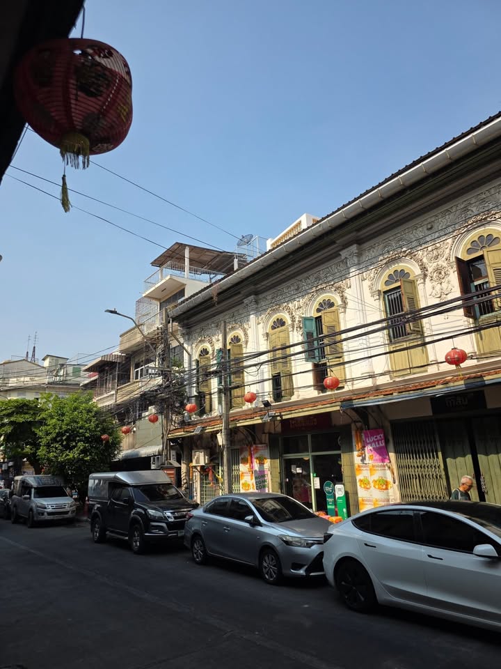 กาด พลอยสุภา