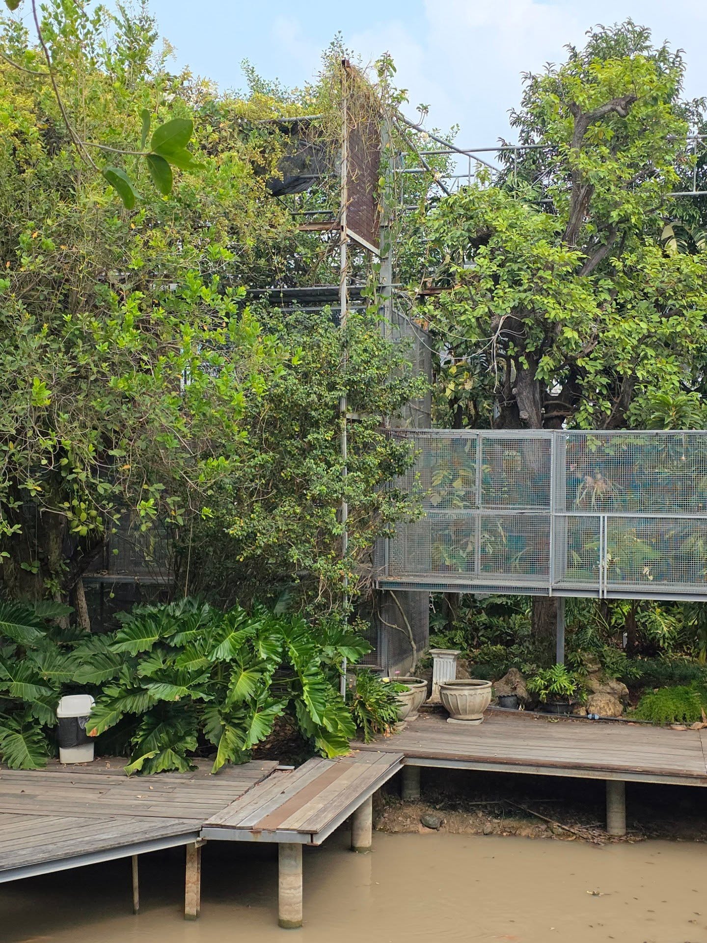 กาด พลอยสุภา