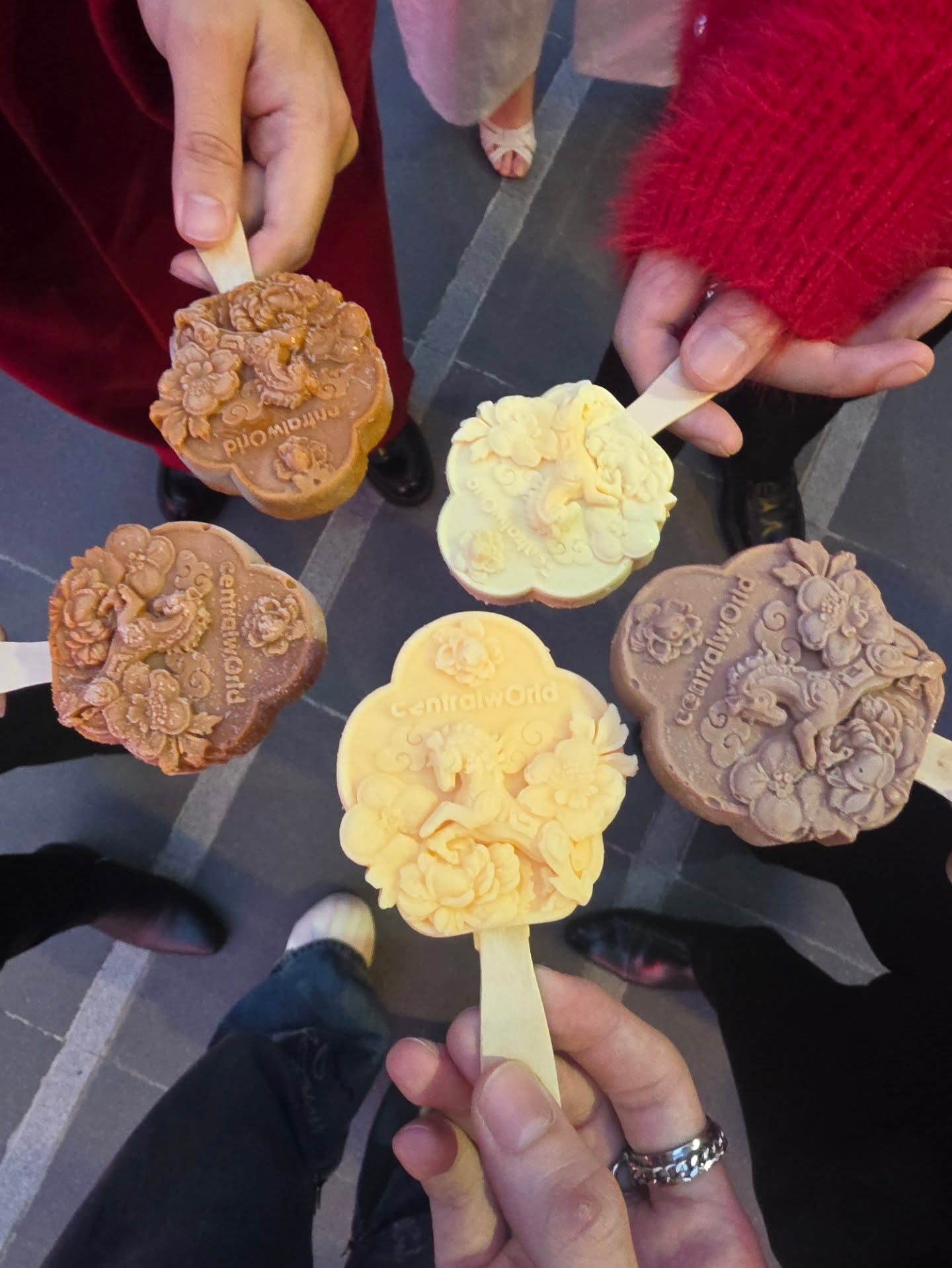 กาด พลอยสุภา