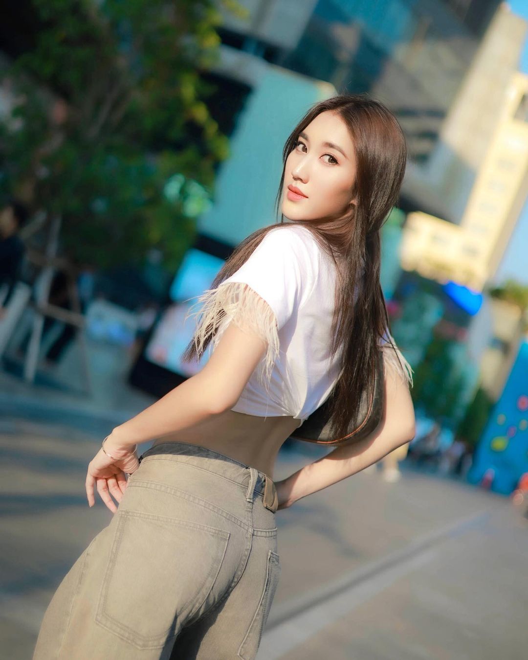 เบส - รักษ์วนีย์ คำสิงห์