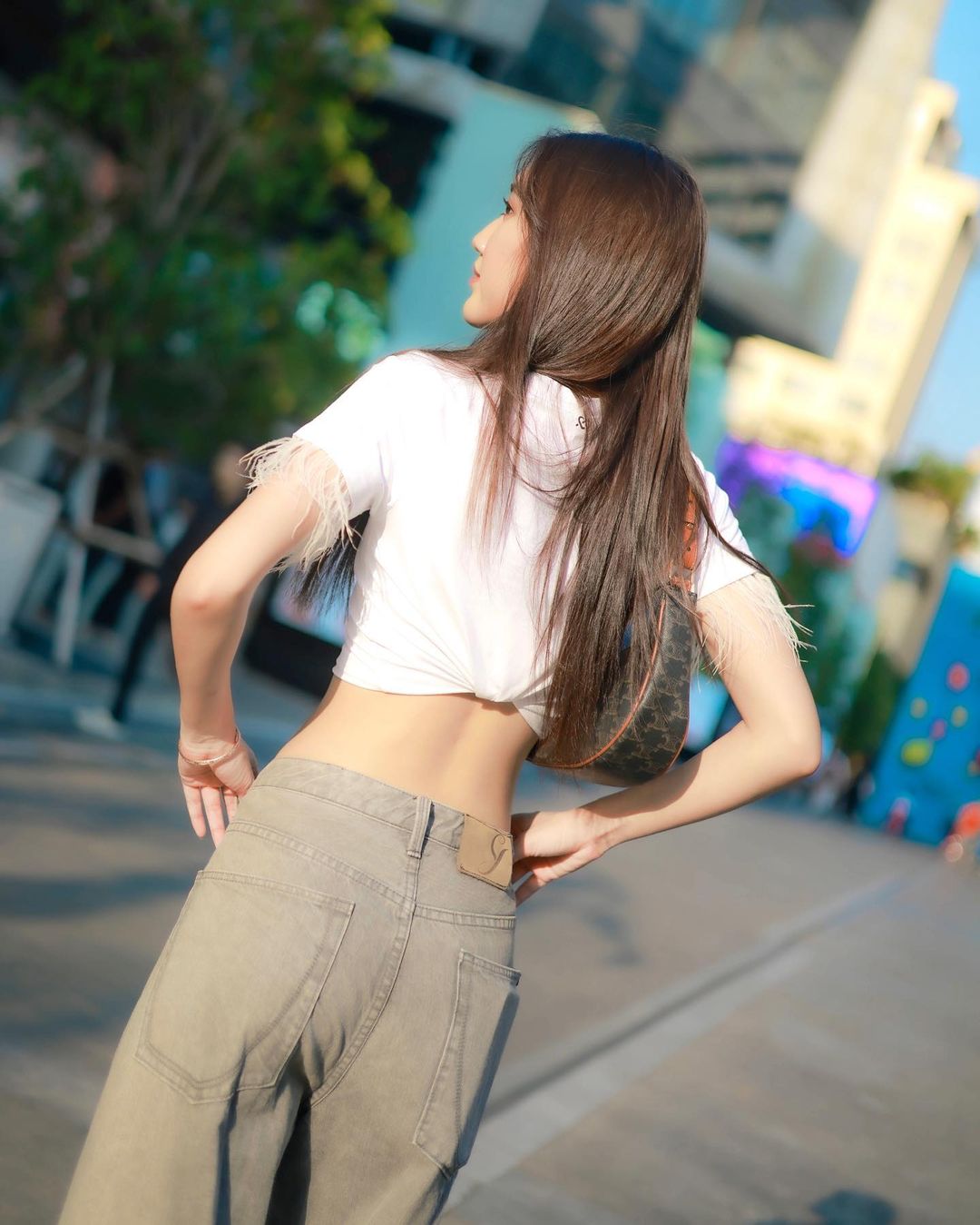 เบส - รักษ์วนีย์ คำสิงห์