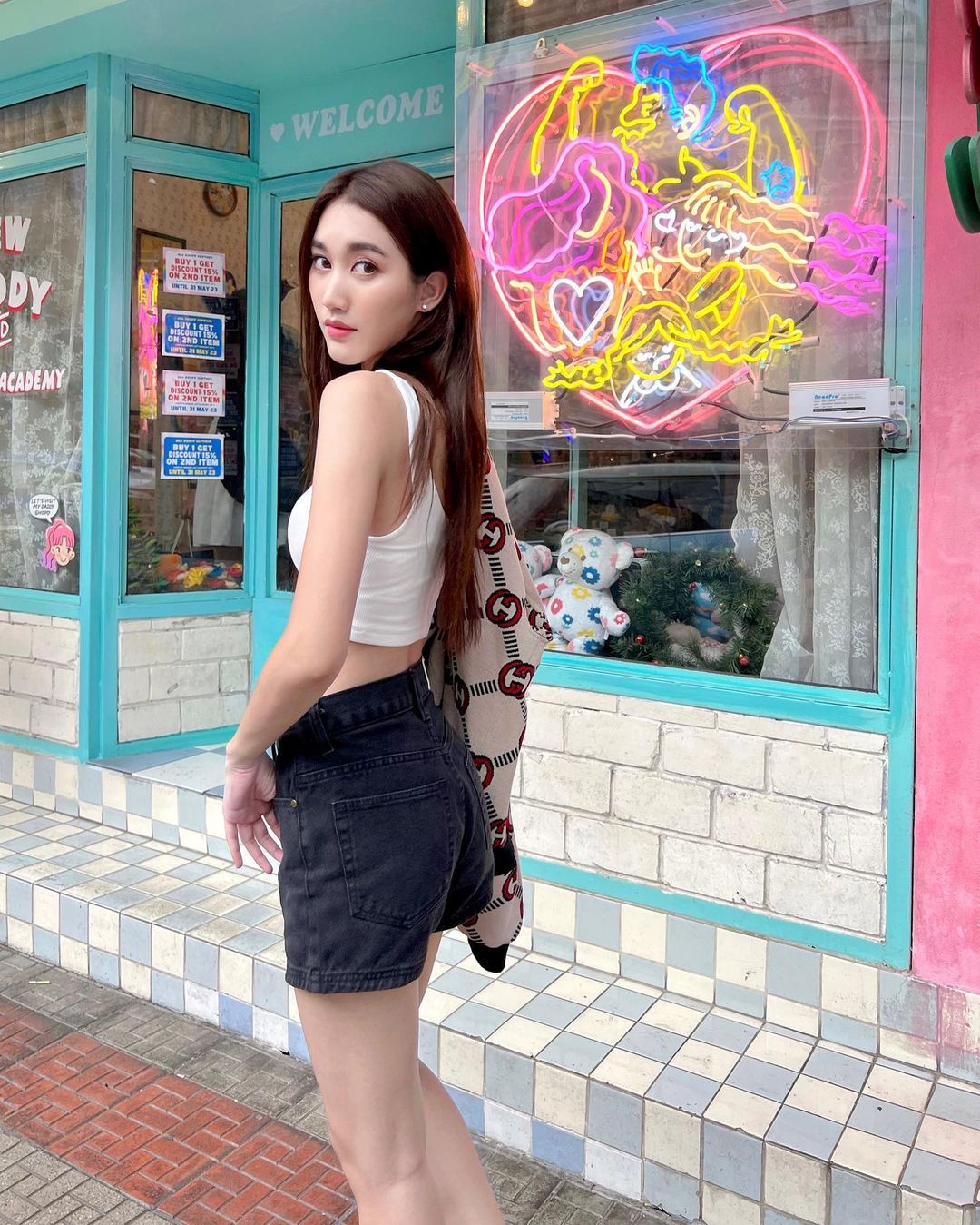 เบส - รักษ์วนีย์ คำสิงห์