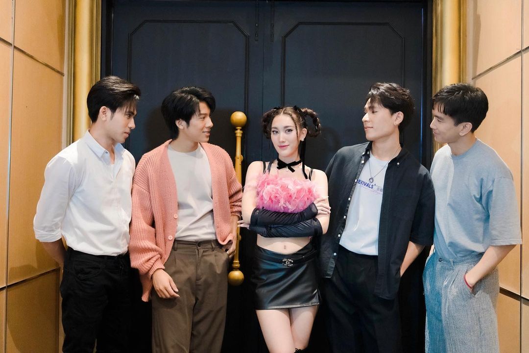 เบส - รักษ์วนีย์ คำสิงห์