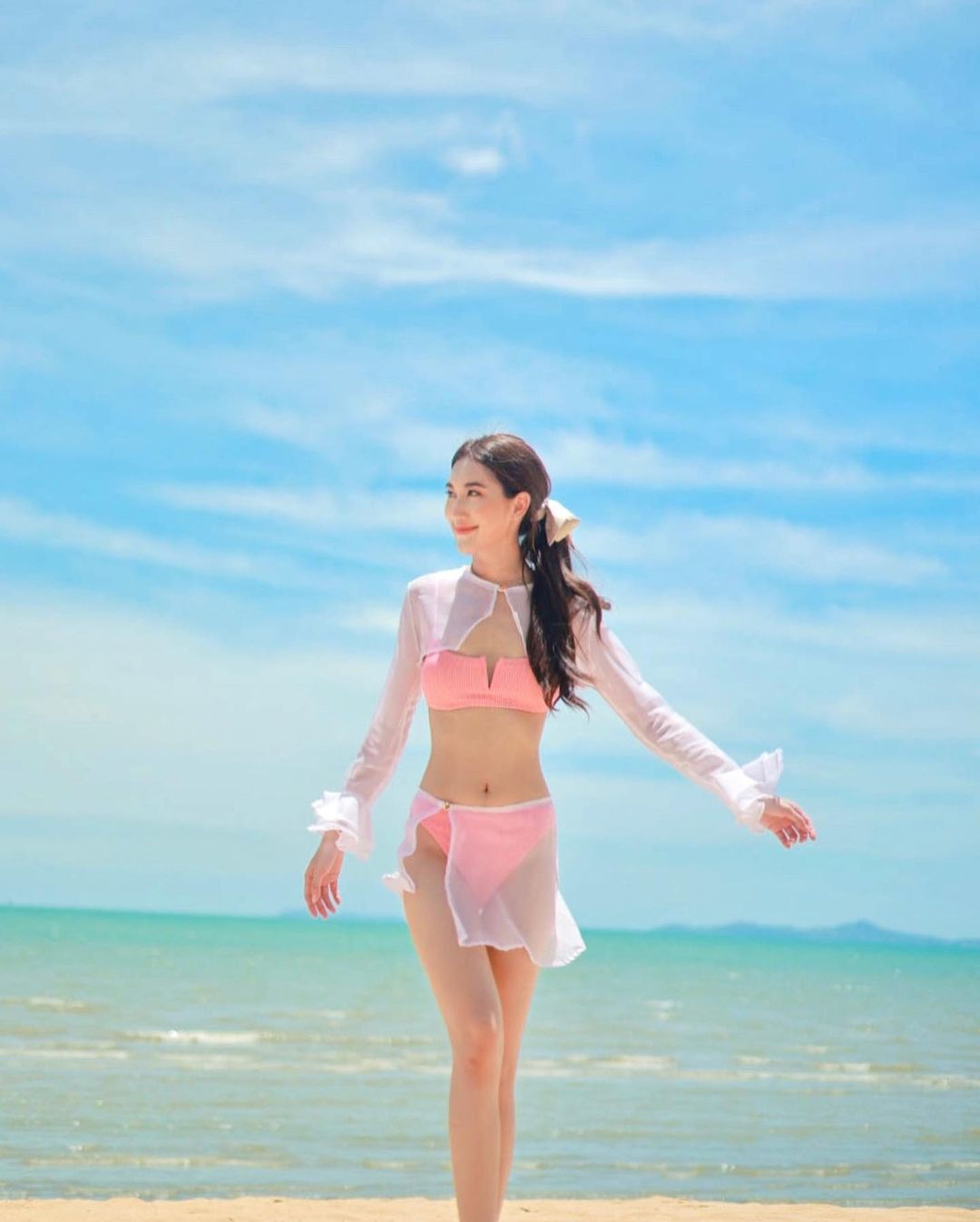 เบส - รักษ์วนีย์ คำสิงห์