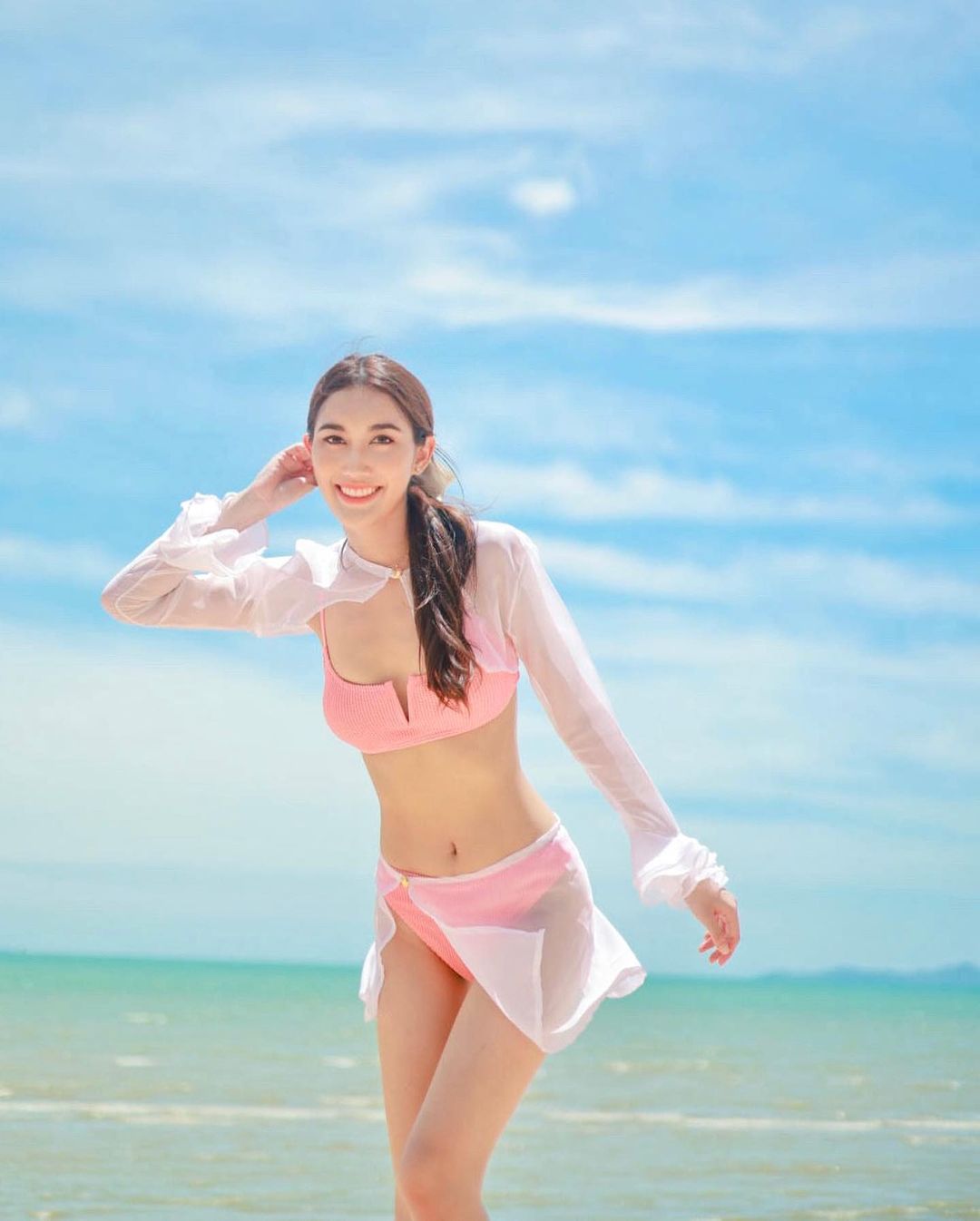 เบส - รักษ์วนีย์ คำสิงห์